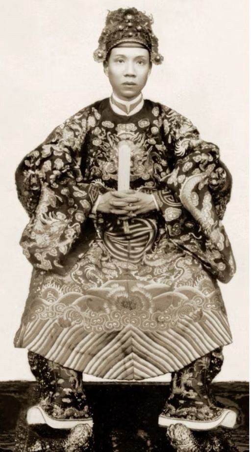 Hinh anh Thăm sử Triều Nguyễn, thưởng “Cành Vàng Lá Ngọc” PHAN HUY Haute Couture SS26 11