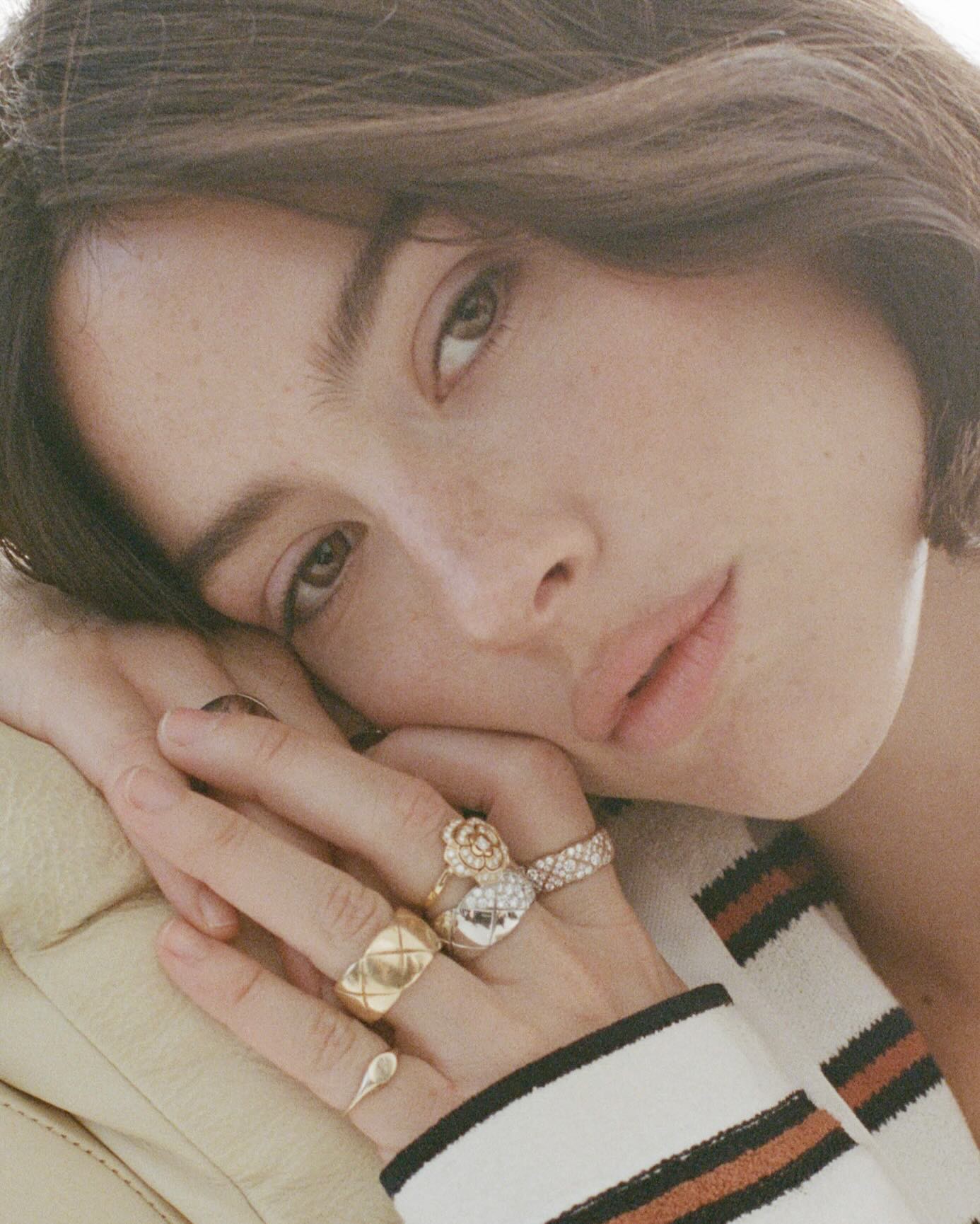 Hinh anh CHANEL bổ nhiệm Gracie Abrams làm gương mặt đại diện mới của COCO CRUSH 5