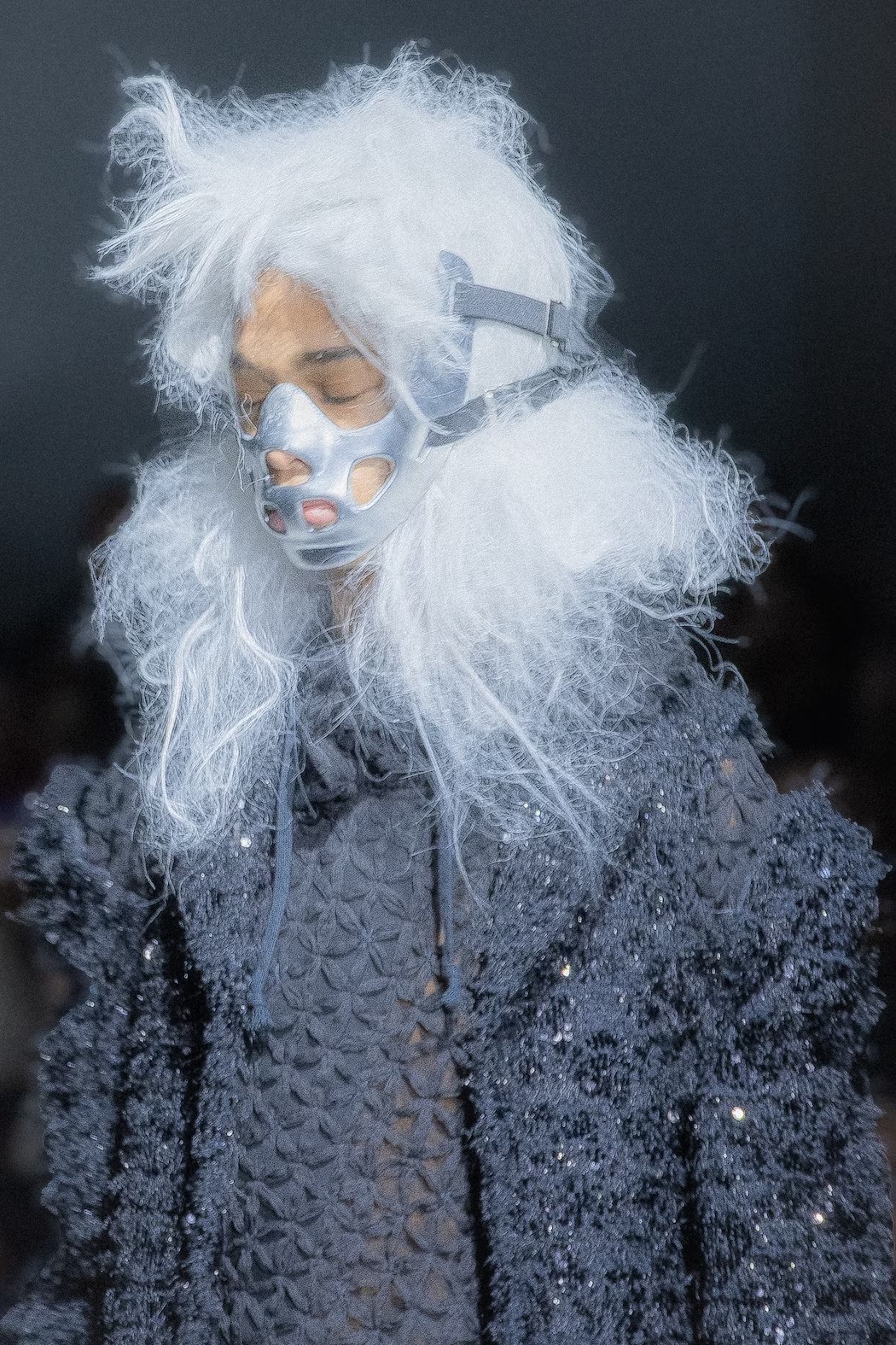 Hinh anh Comme des Garçons Homme Plus Thu Đông 2026: “Liều thuốc giải độc có chủ đích hay một tấm gương méo mó” 3