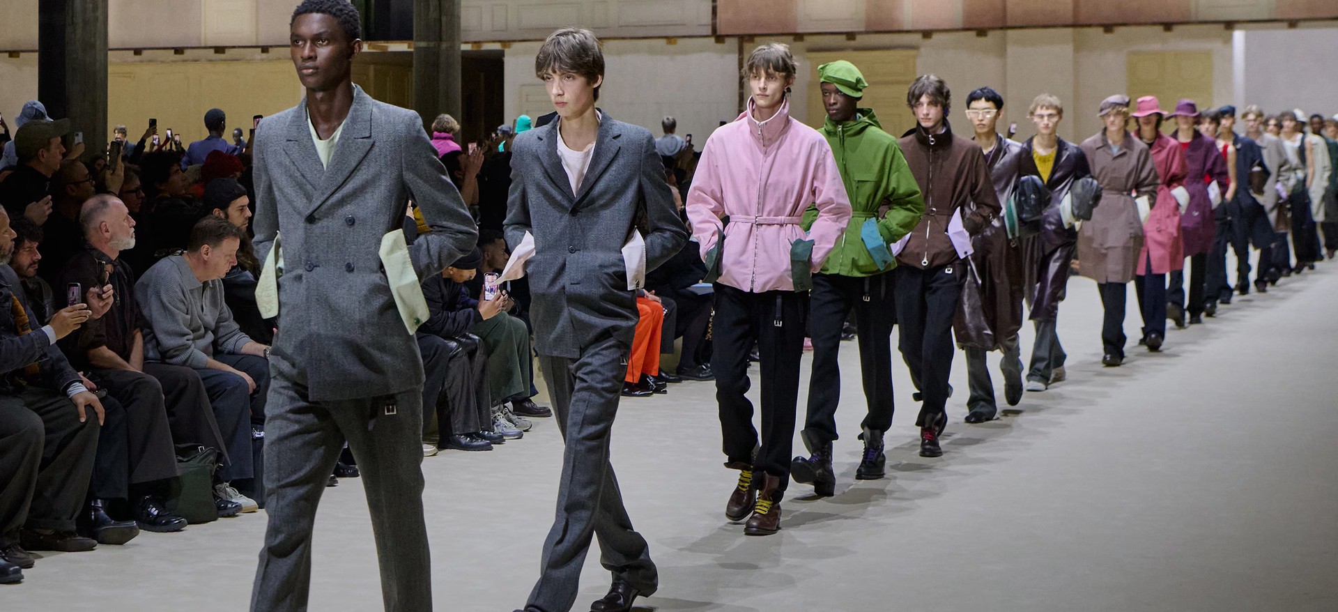 Hinh anh Prada Men Fall/Winter 2026: Chôn vùi để đến ngày khai quật 3