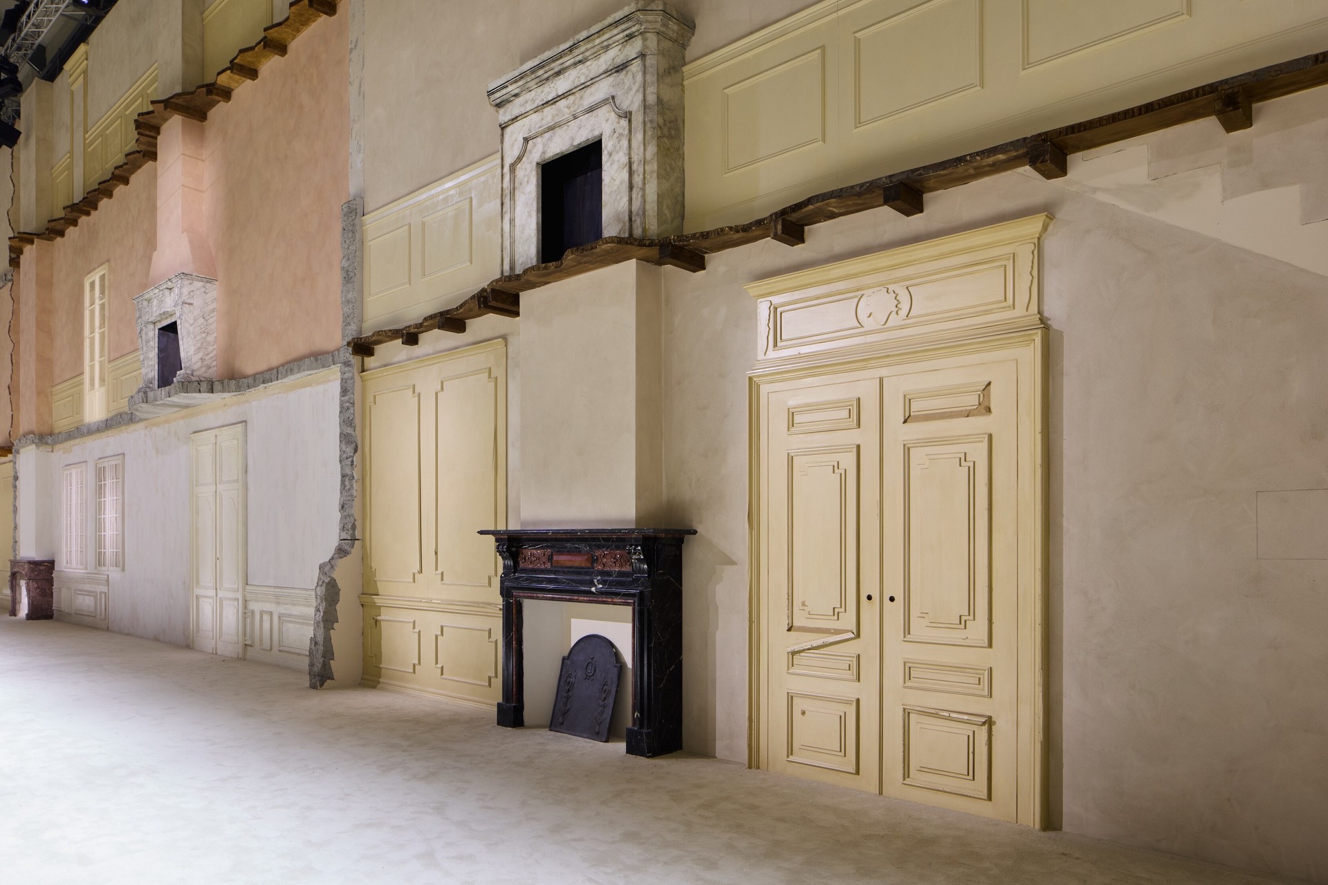 Hinh anh Prada Men Fall/Winter 2026: Chôn vùi để đến ngày khai quật 7