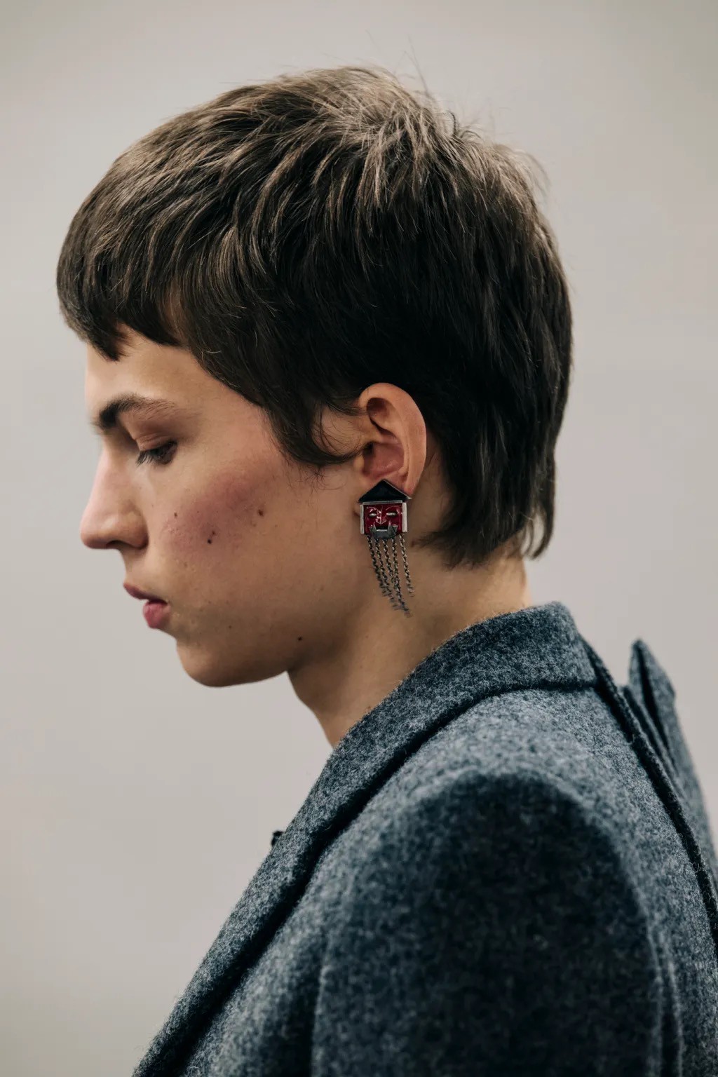 Hinh anh Miuccia Prada và Raf Simons để bề mặt quần áo như đã từng sống, 'chôn vùi' bên dưới nhiều ẩn ý để người xem tự do 'khai quật' và giải nghĩa. 12