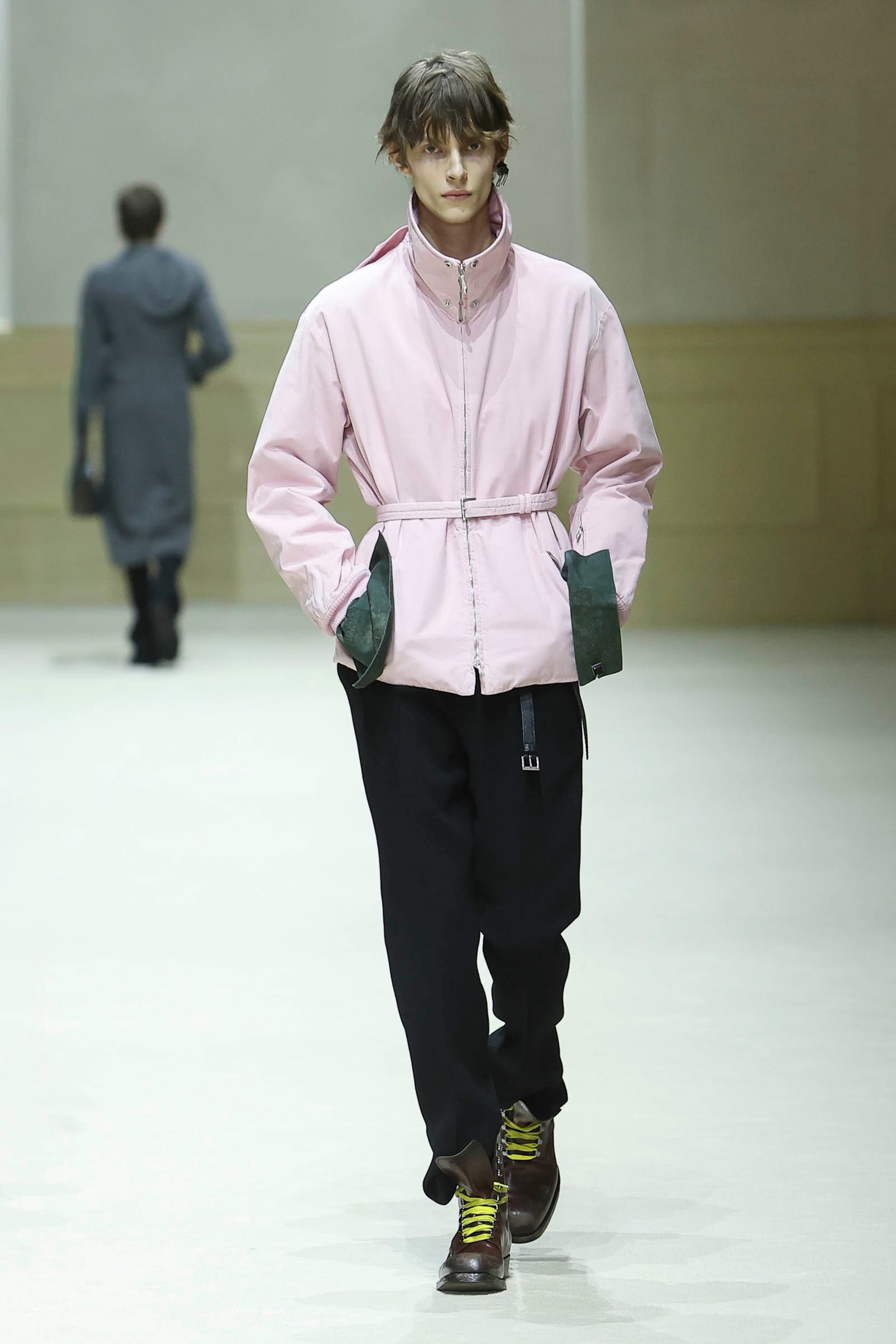 Hinh anh Prada Men Fall/Winter 2026: Chôn vùi để đến ngày khai quật 29