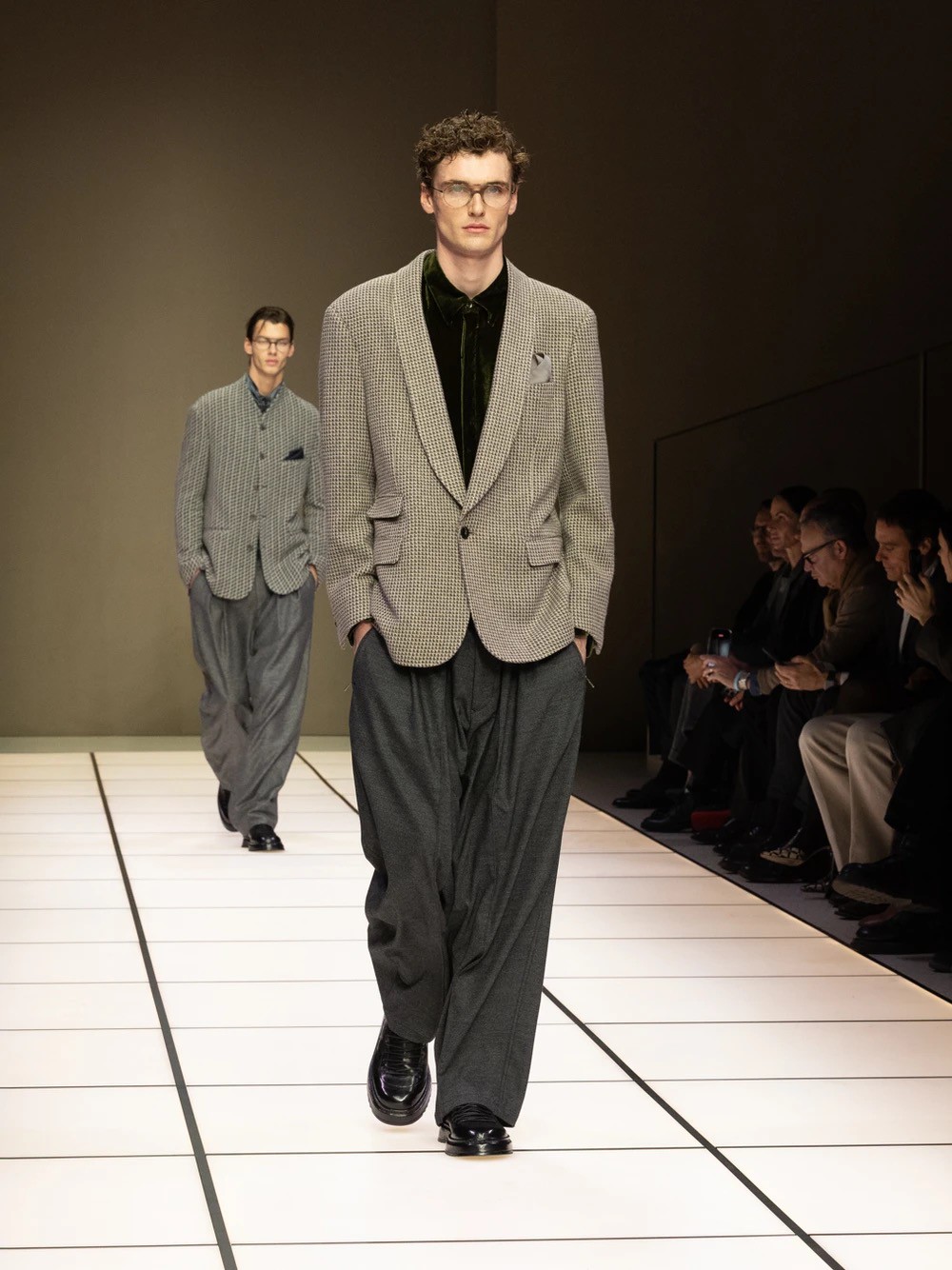 Hinh anh Giorgio Armani FW2026: Người thầy đã rời khỏi sàn diễn, nhưng Armani thì chưa 13