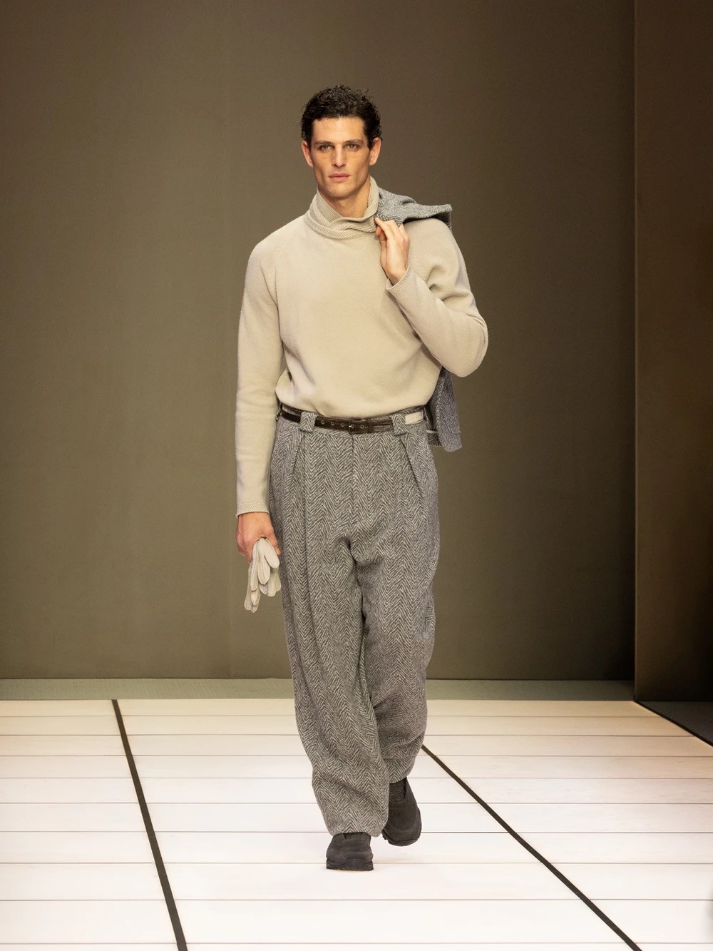 Hinh anh Giorgio Armani FW2026: Người thầy đã rời khỏi sàn diễn, nhưng Armani thì chưa 14