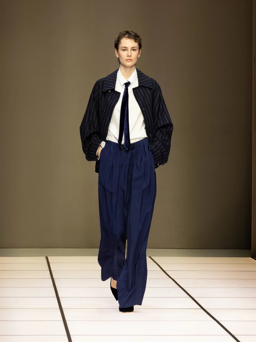 Hinh anh Giorgio Armani FW2026: Người thầy đã rời khỏi sàn diễn, nhưng Armani thì chưa 28