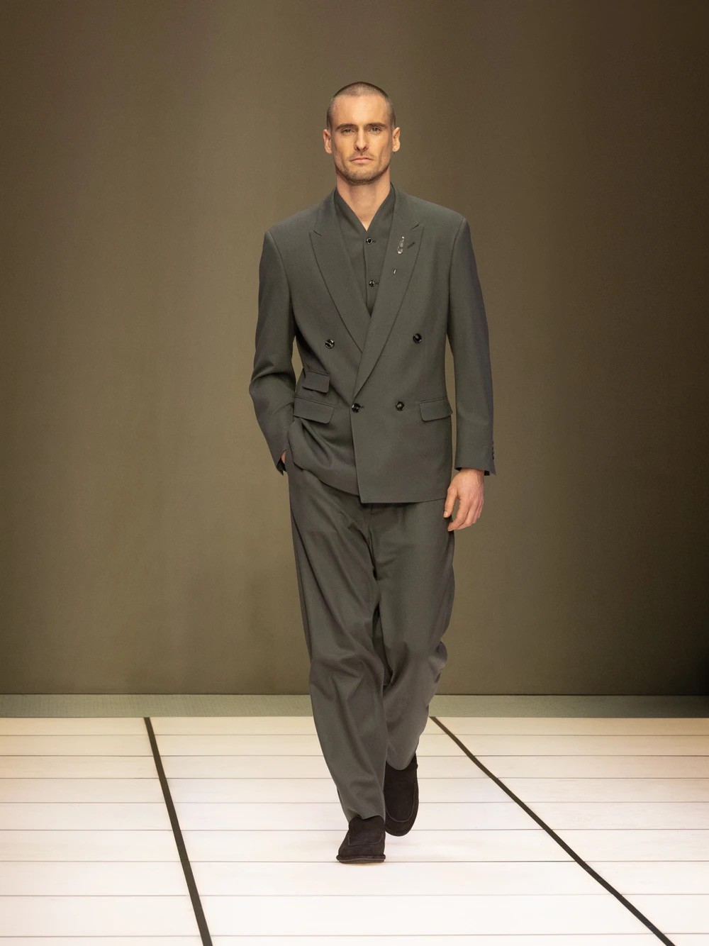 Hinh anh Giorgio Armani FW2026: Người thầy đã rời khỏi sàn diễn, nhưng Armani thì chưa 29