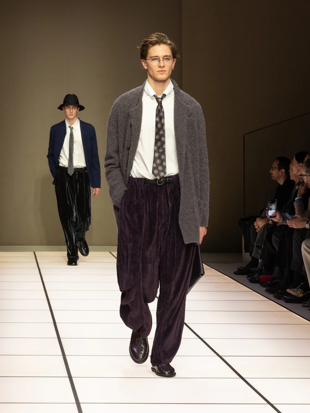 Hinh anh Giorgio Armani FW2026: Người thầy đã rời khỏi sàn diễn, nhưng Armani thì chưa 31