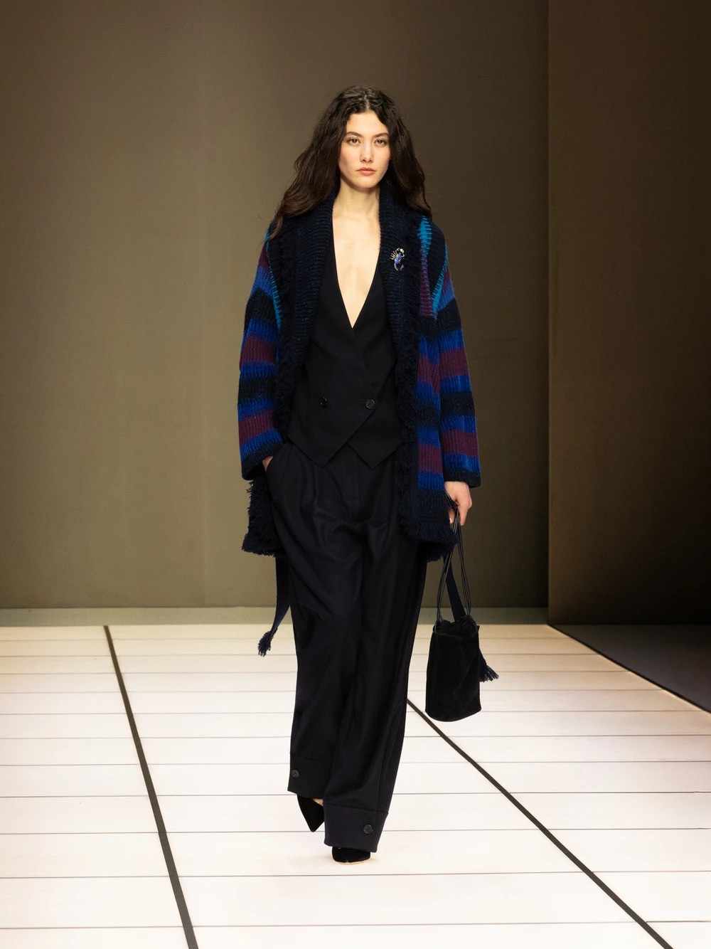 Hinh anh Giorgio Armani FW2026: Người thầy đã rời khỏi sàn diễn, nhưng Armani thì chưa 35