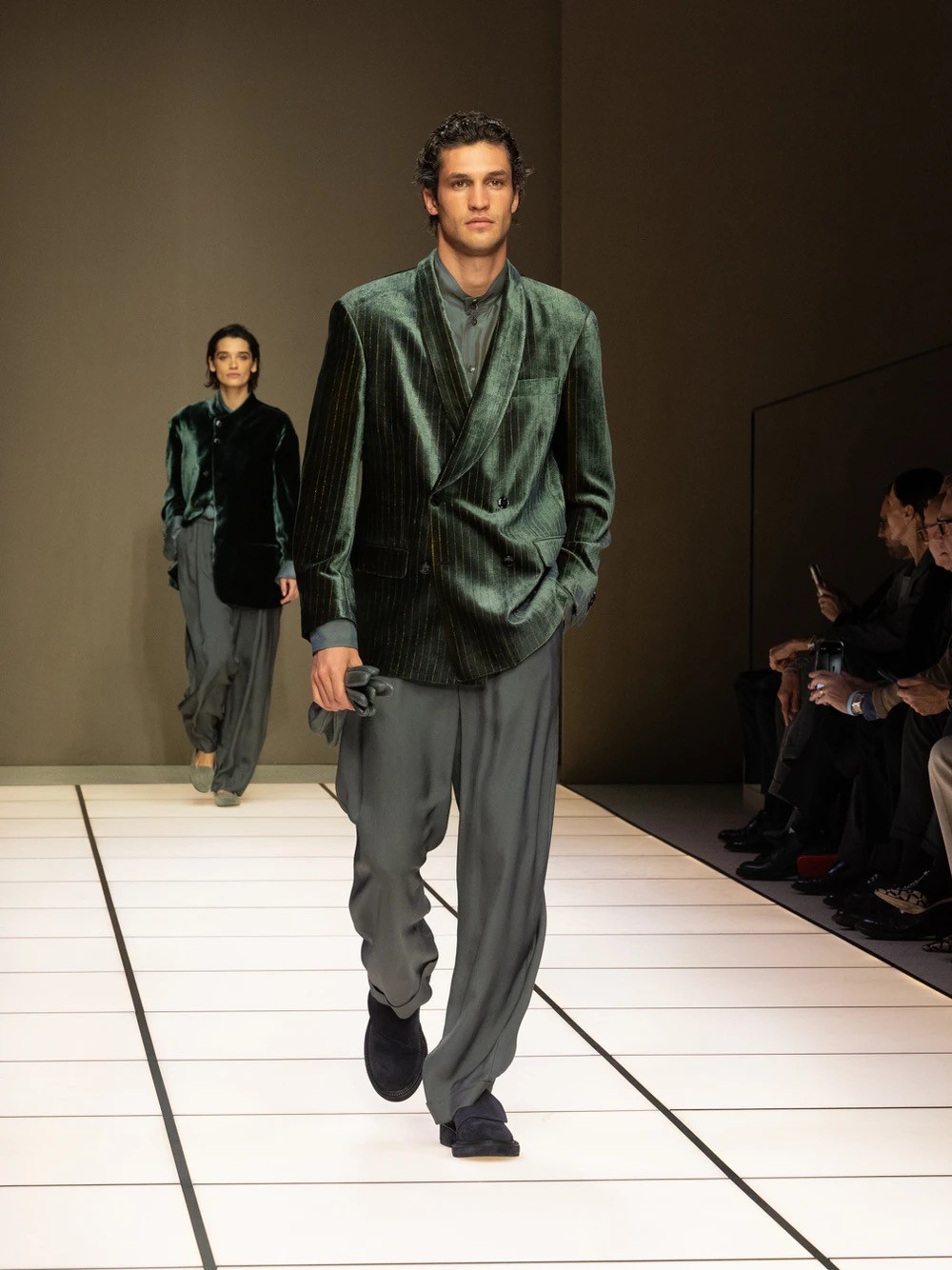 Hinh anh Giorgio Armani FW2026: Người thầy đã rời khỏi sàn diễn, nhưng Armani thì chưa 37