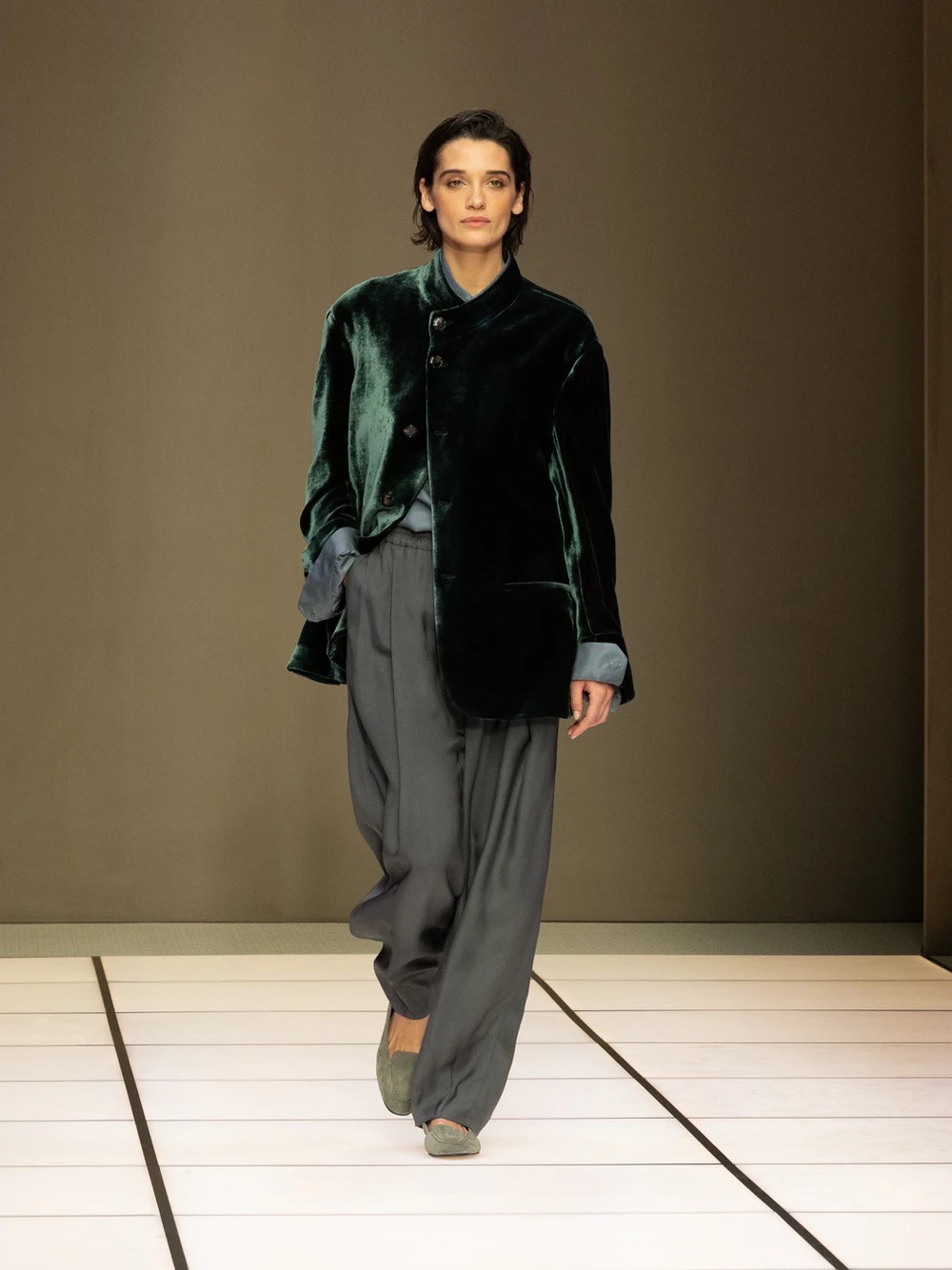 Hinh anh Giorgio Armani FW2026: Người thầy đã rời khỏi sàn diễn, nhưng Armani thì chưa 38