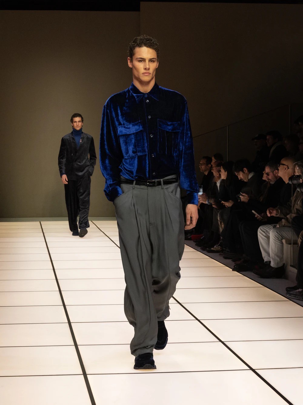 Hinh anh Giorgio Armani FW2026: Người thầy đã rời khỏi sàn diễn, nhưng Armani thì chưa 41