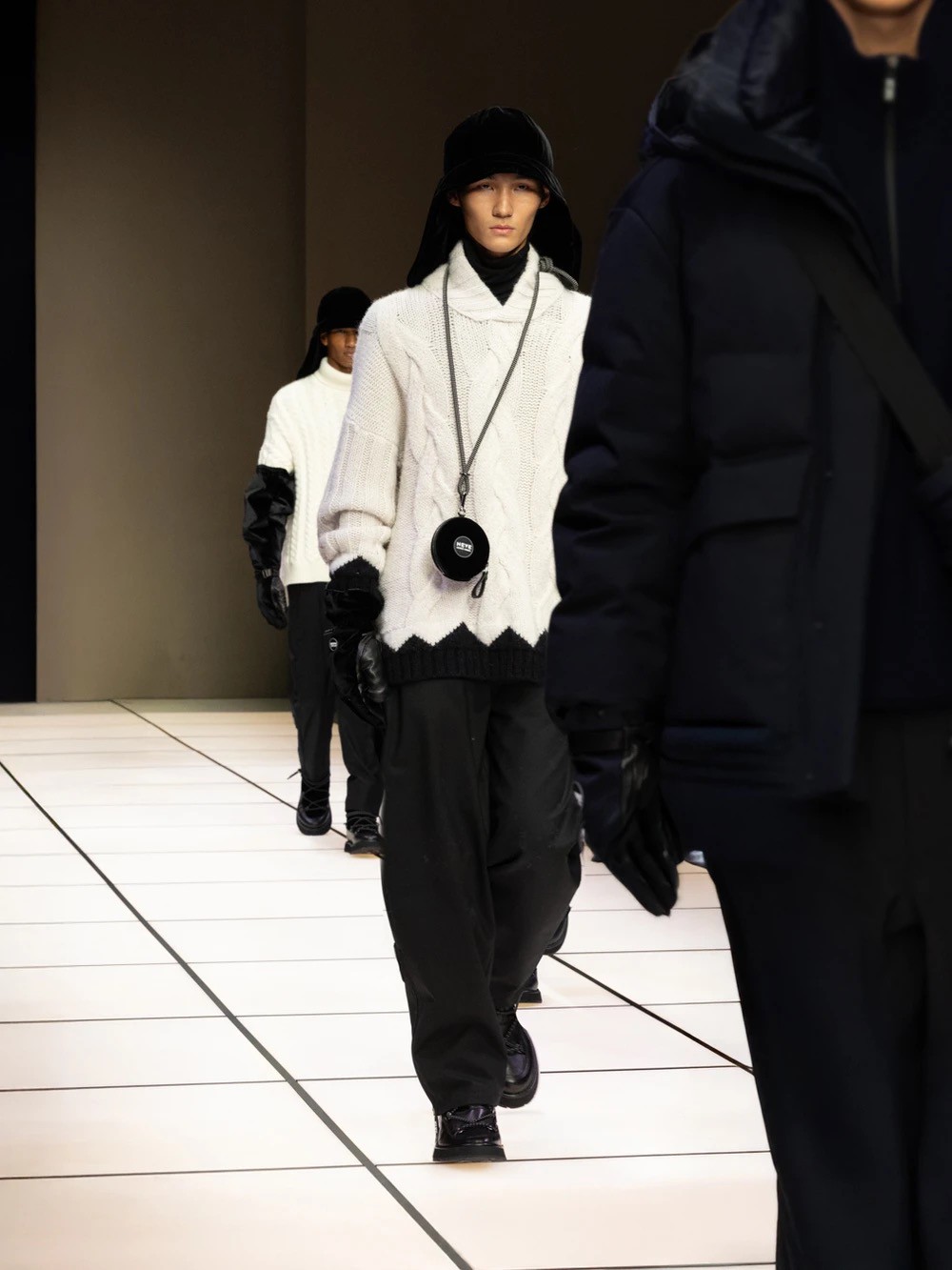 Hinh anh Giorgio Armani FW2026: Người thầy đã rời khỏi sàn diễn, nhưng Armani thì chưa 50