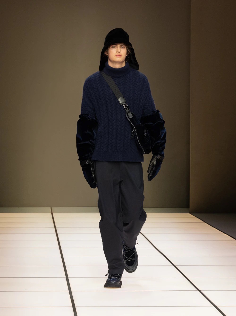 Hinh anh Giorgio Armani FW2026: Người thầy đã rời khỏi sàn diễn, nhưng Armani thì chưa 55