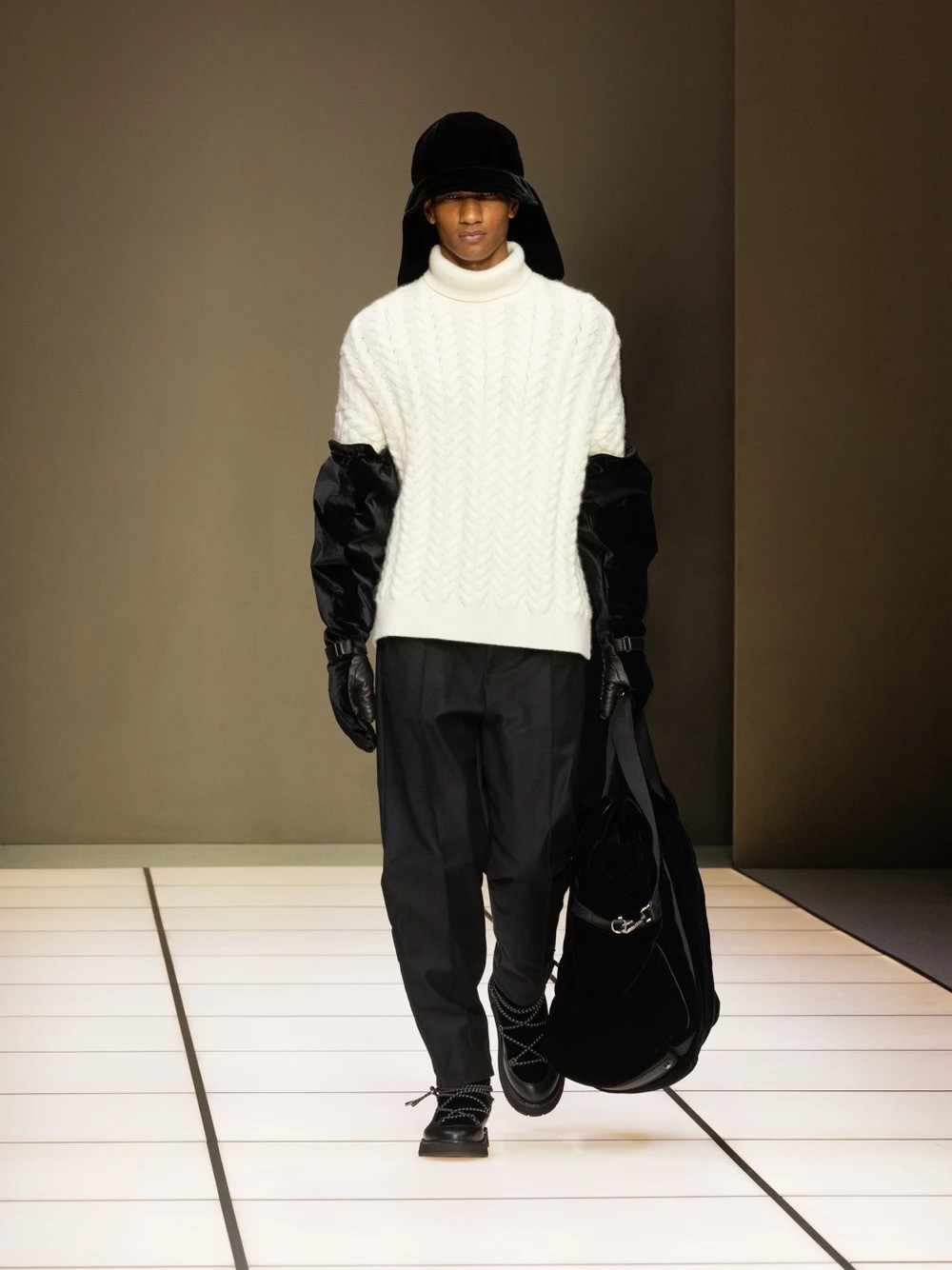 Hinh anh Giorgio Armani FW2026: Người thầy đã rời khỏi sàn diễn, nhưng Armani thì chưa 53