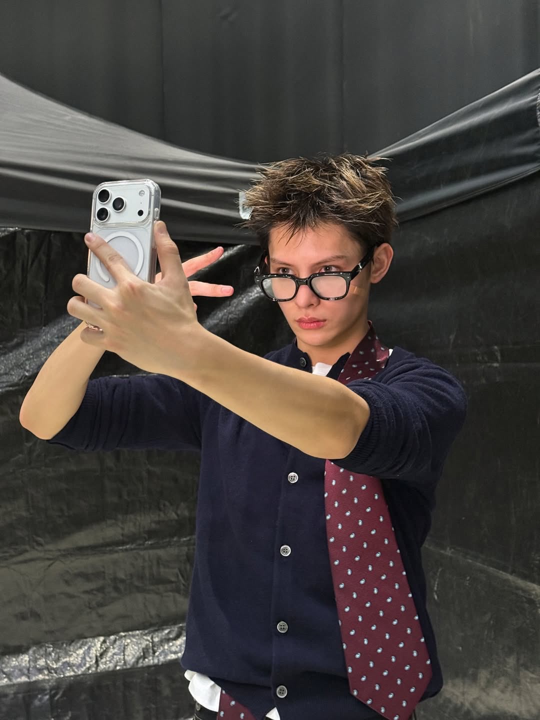 Hinh anh Liệu James CORTIS sẽ chinh phục được các nhà mốt xa xỉ? 3