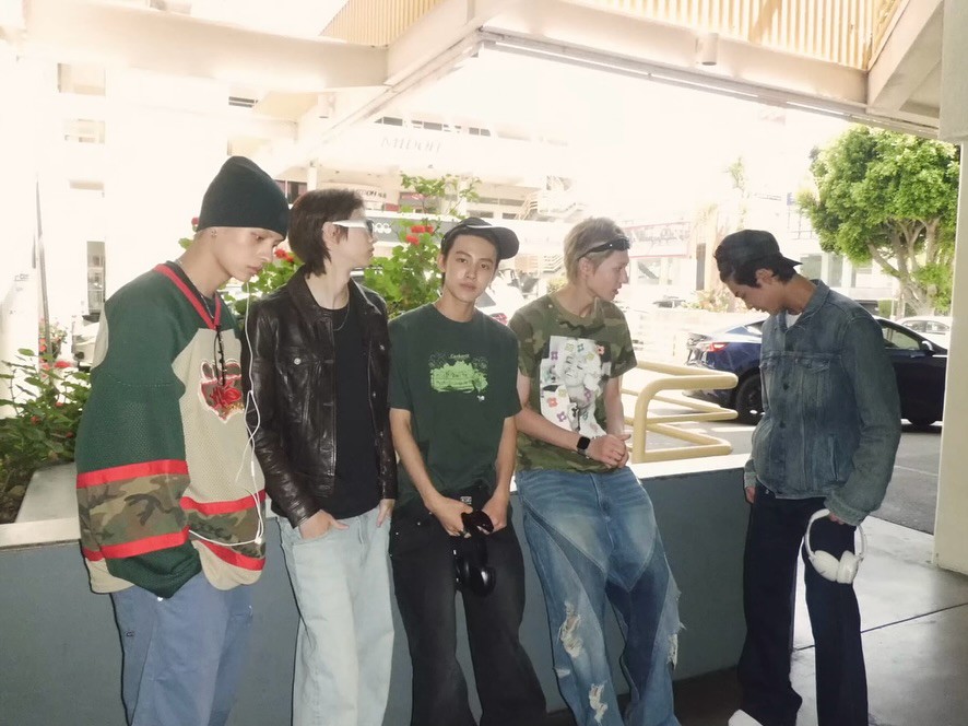 Hinh anh Có gì trong “tiệm tạp hóa digicam” của idol Kpop? 7