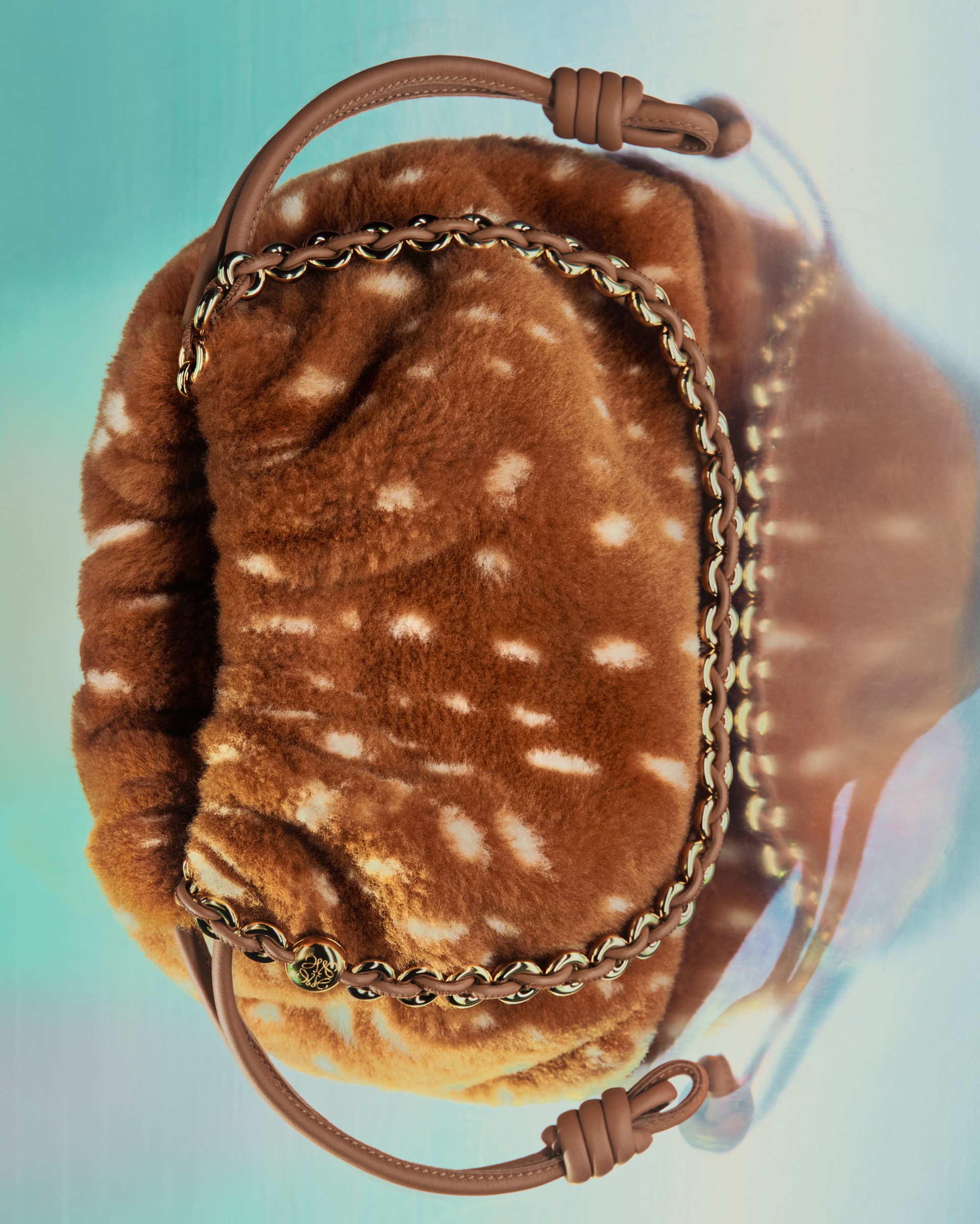 Hinh anh Vương Nhất Bác diện Ballet Runner, đón xuân Bính Ngọ cùng LOEWE 9