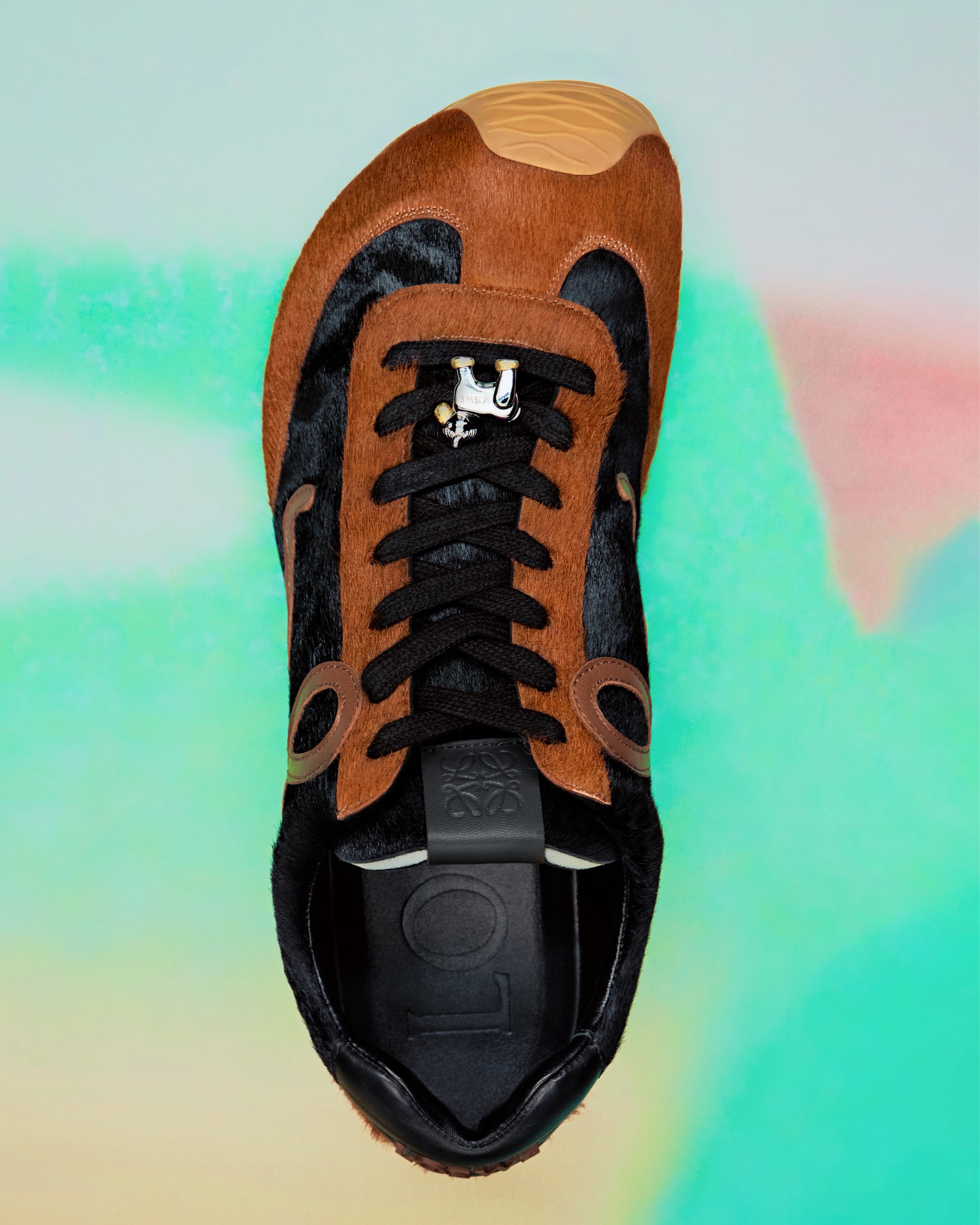 Hinh anh Vương Nhất Bác diện Ballet Runner, đón xuân Bính Ngọ cùng LOEWE 3