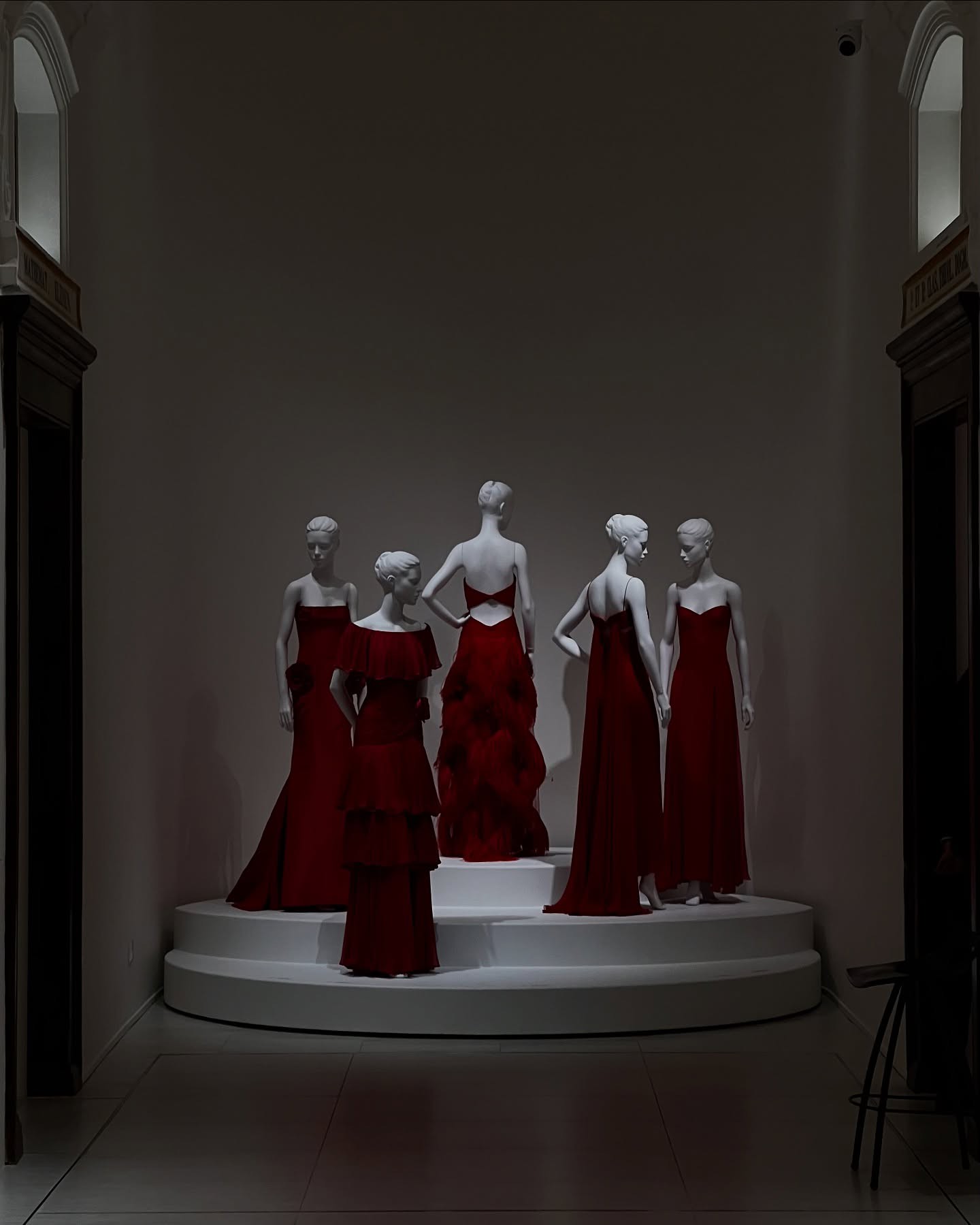 Hinh anh Cuốn hồi ký màu đỏ của Valentino Garavani 16