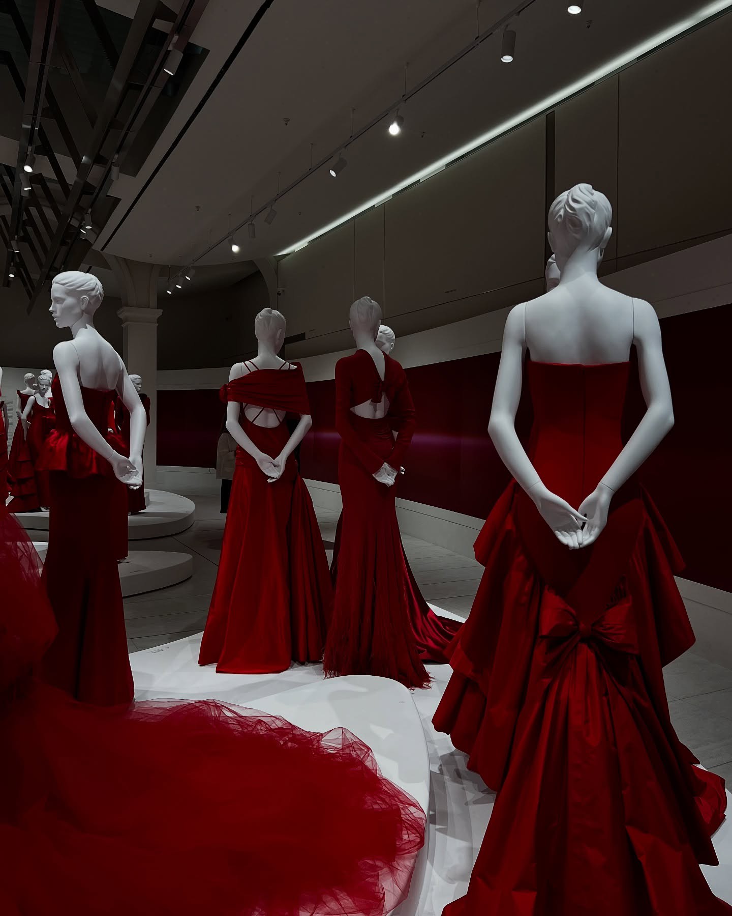 Hinh anh Cuốn hồi ký màu đỏ của Valentino Garavani 15