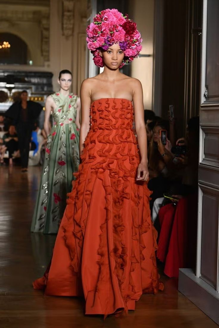 Hinh anh Cuốn hồi ký màu đỏ của Valentino Garavani 20