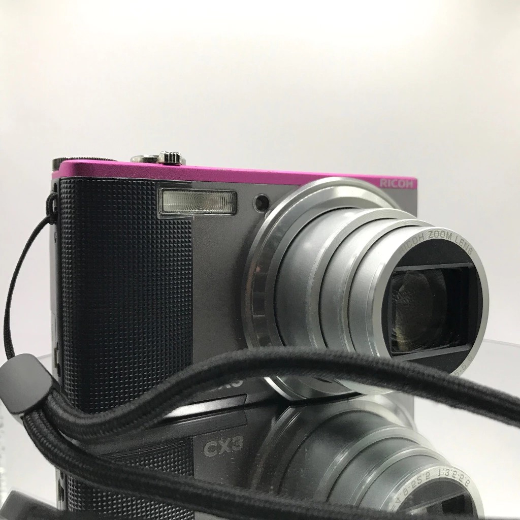 Hinh anh Có gì trong “tiệm tạp hóa digicam” của idol Kpop? 9