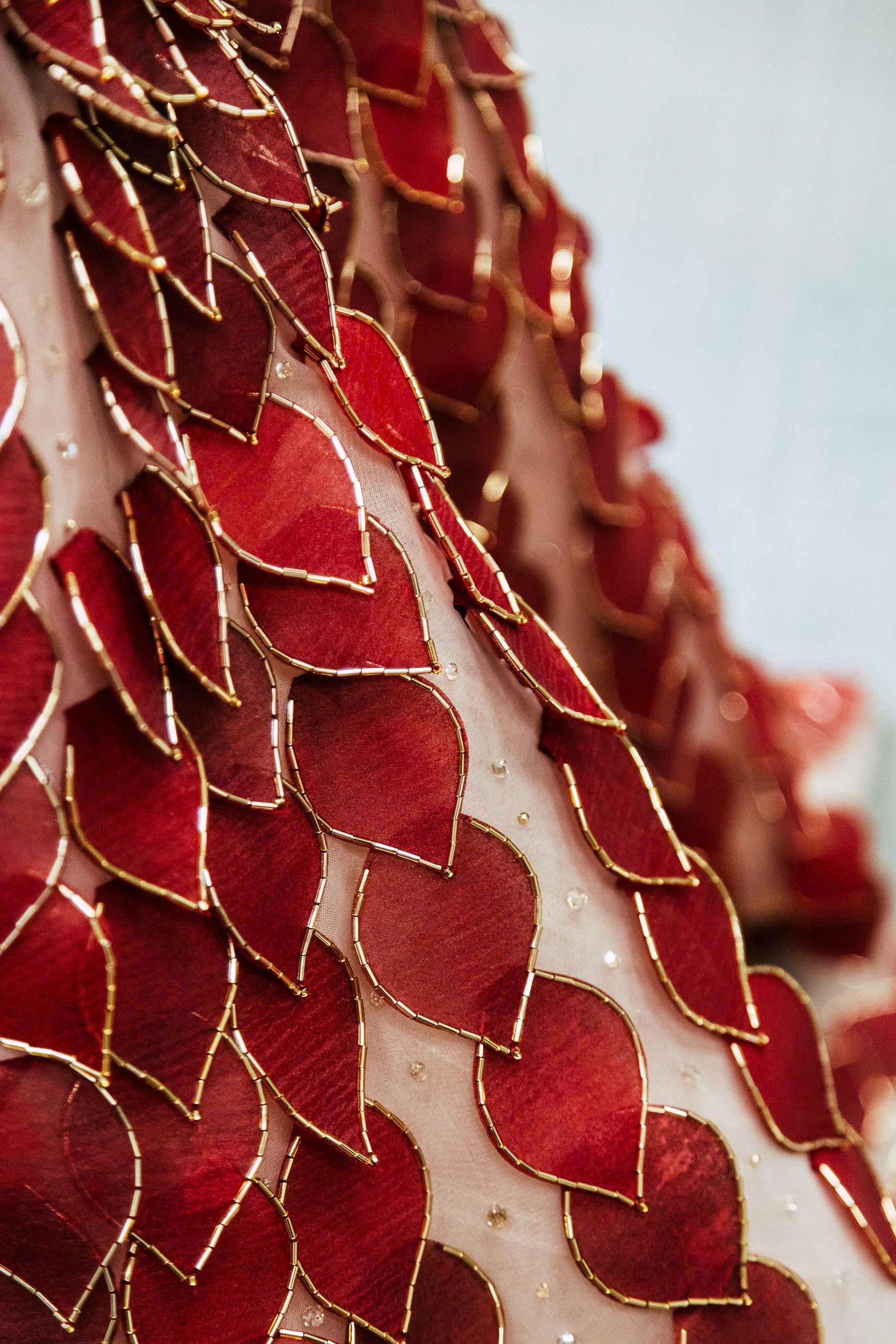 Hinh anh Thăm sử Triều Nguyễn, thưởng “Cành Vàng Lá Ngọc” PHAN HUY Haute Couture SS26 48