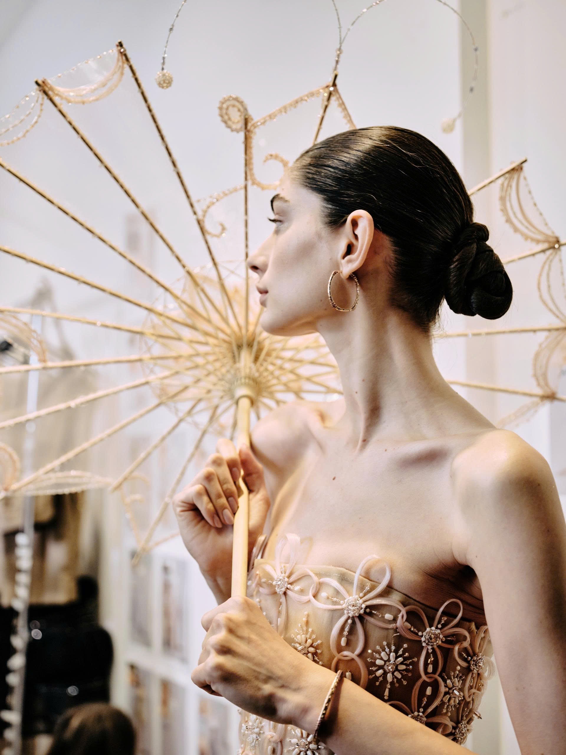 Hinh anh Thăm sử Triều Nguyễn, thưởng “Cành Vàng Lá Ngọc” PHAN HUY Haute Couture SS26 59