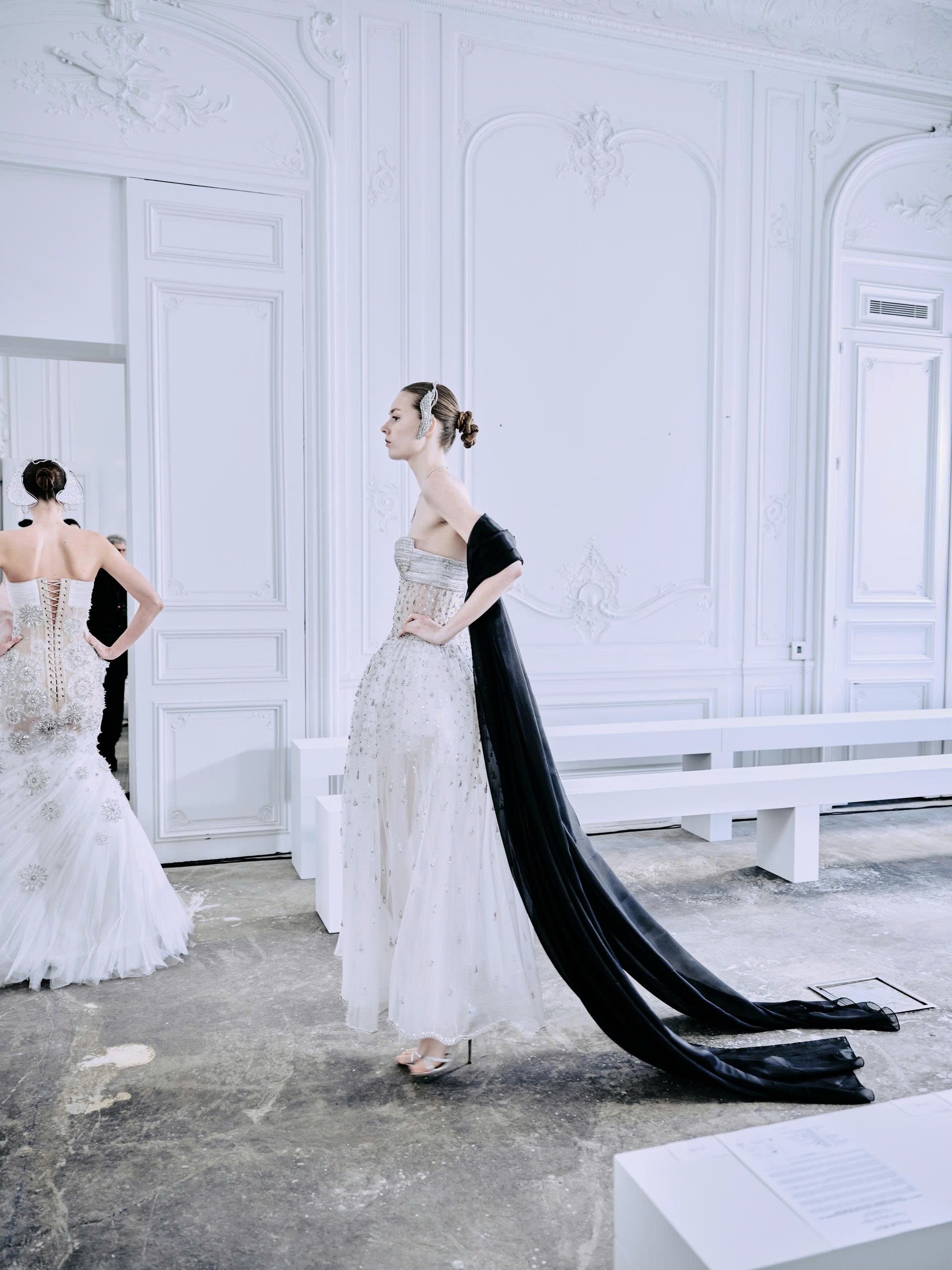 Hinh anh Thăm sử Triều Nguyễn, thưởng “Cành Vàng Lá Ngọc” PHAN HUY Haute Couture SS26 56