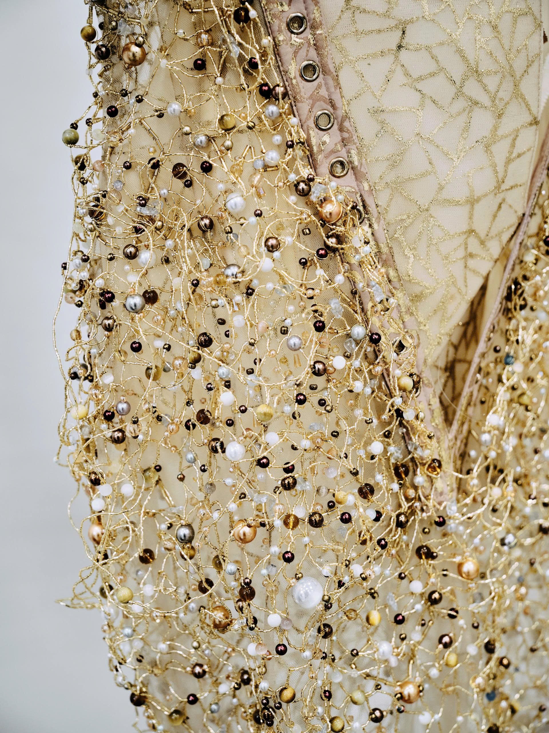 Hinh anh Thăm sử Triều Nguyễn, thưởng “Cành Vàng Lá Ngọc” PHAN HUY Haute Couture SS26 51