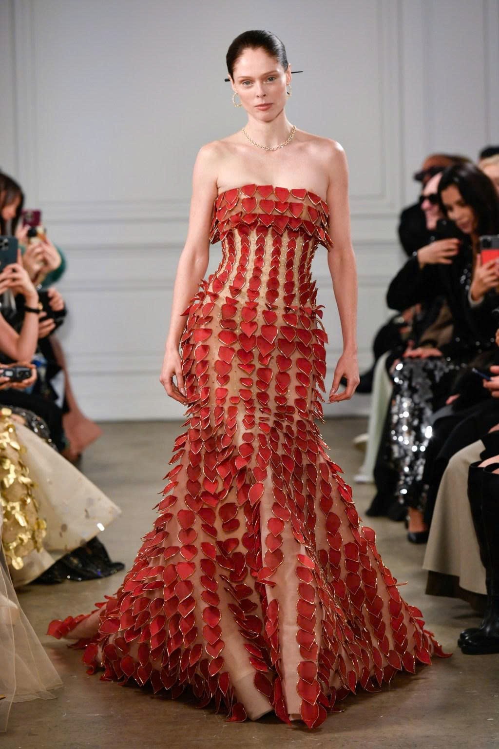 Hinh anh Thăm sử Triều Nguyễn, thưởng “Cành Vàng Lá Ngọc” PHAN HUY Haute Couture SS26 49