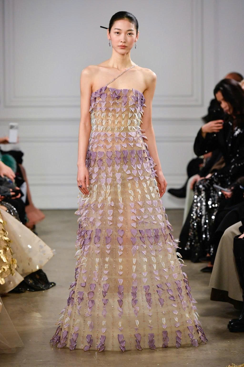 Hinh anh Thăm sử Triều Nguyễn, thưởng “Cành Vàng Lá Ngọc” PHAN HUY Haute Couture SS26 36