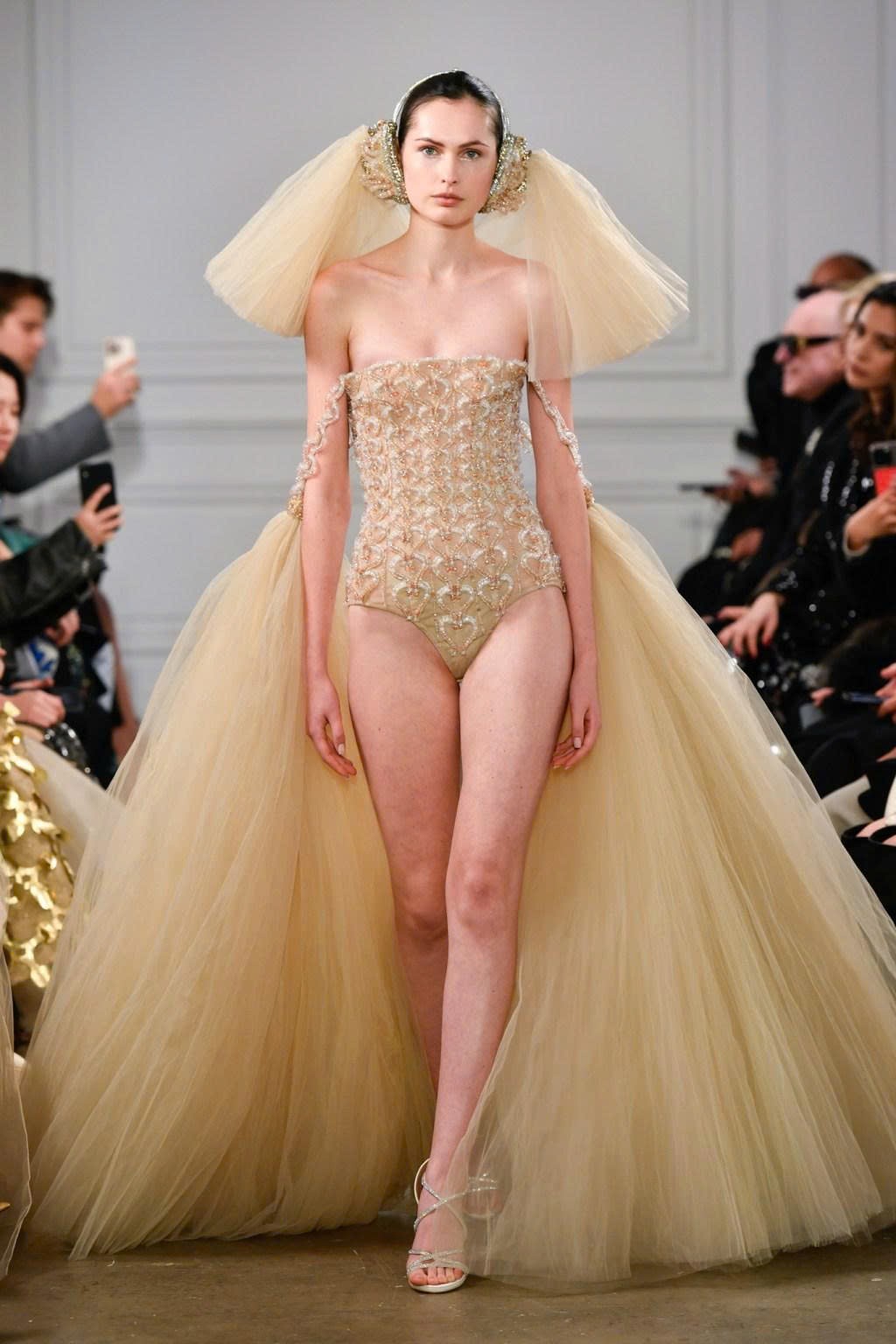 Hinh anh Thăm sử Triều Nguyễn, thưởng “Cành Vàng Lá Ngọc” PHAN HUY Haute Couture SS26 26