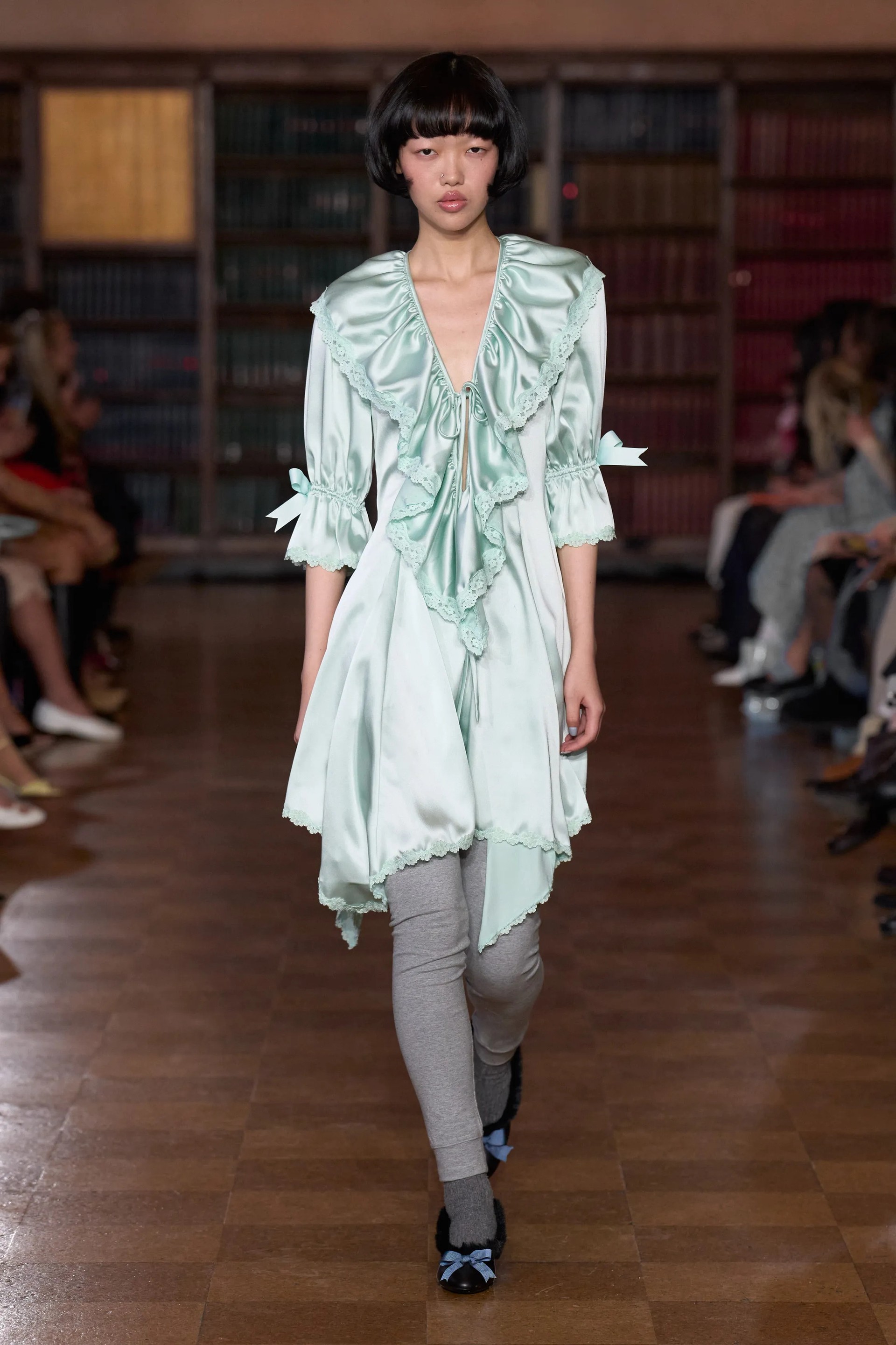 Hinh anh Sandy Liang Thu Đông 2026: Khi thế giới hoạt hình gặp điện ảnh cung đình 2