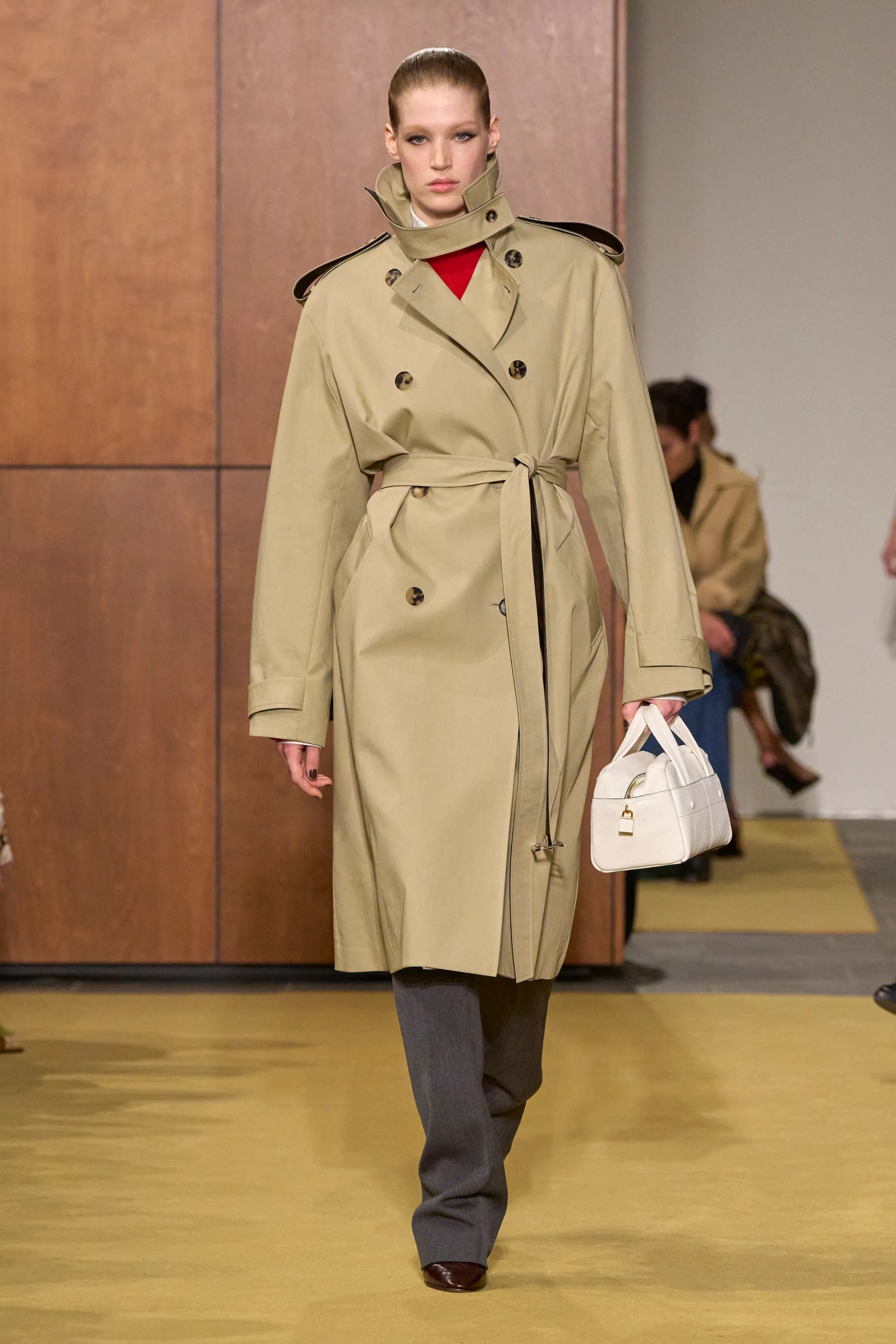 Hinh anh Tory Burch Thu Đông 2026: Chiếc quần nhung gân của cha 5