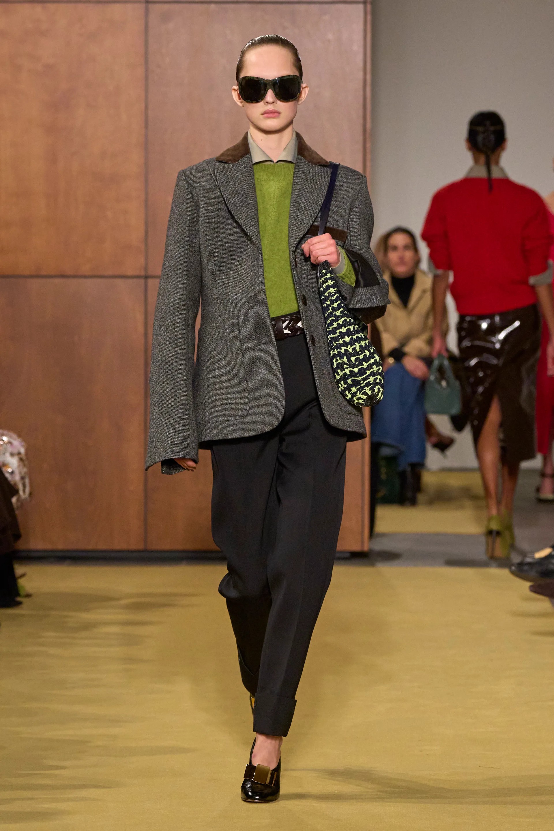 Hinh anh Tory Burch Thu Đông 2026: Chiếc quần nhung gân của cha 3