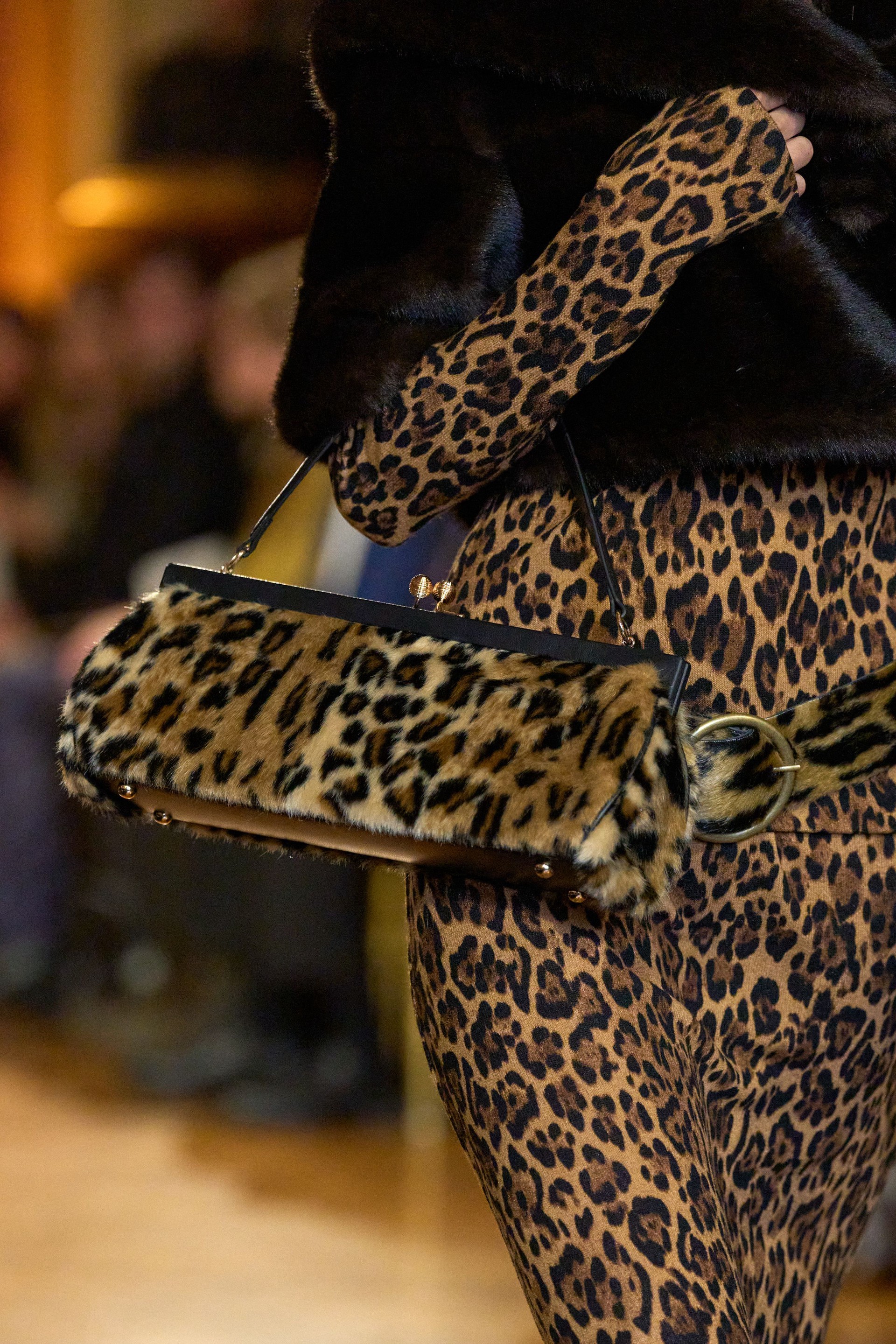 Hinh anh Anna Sui Thu Đông 2026: Hồi ức về Blitz Club và New Romantic những năm 1980 18