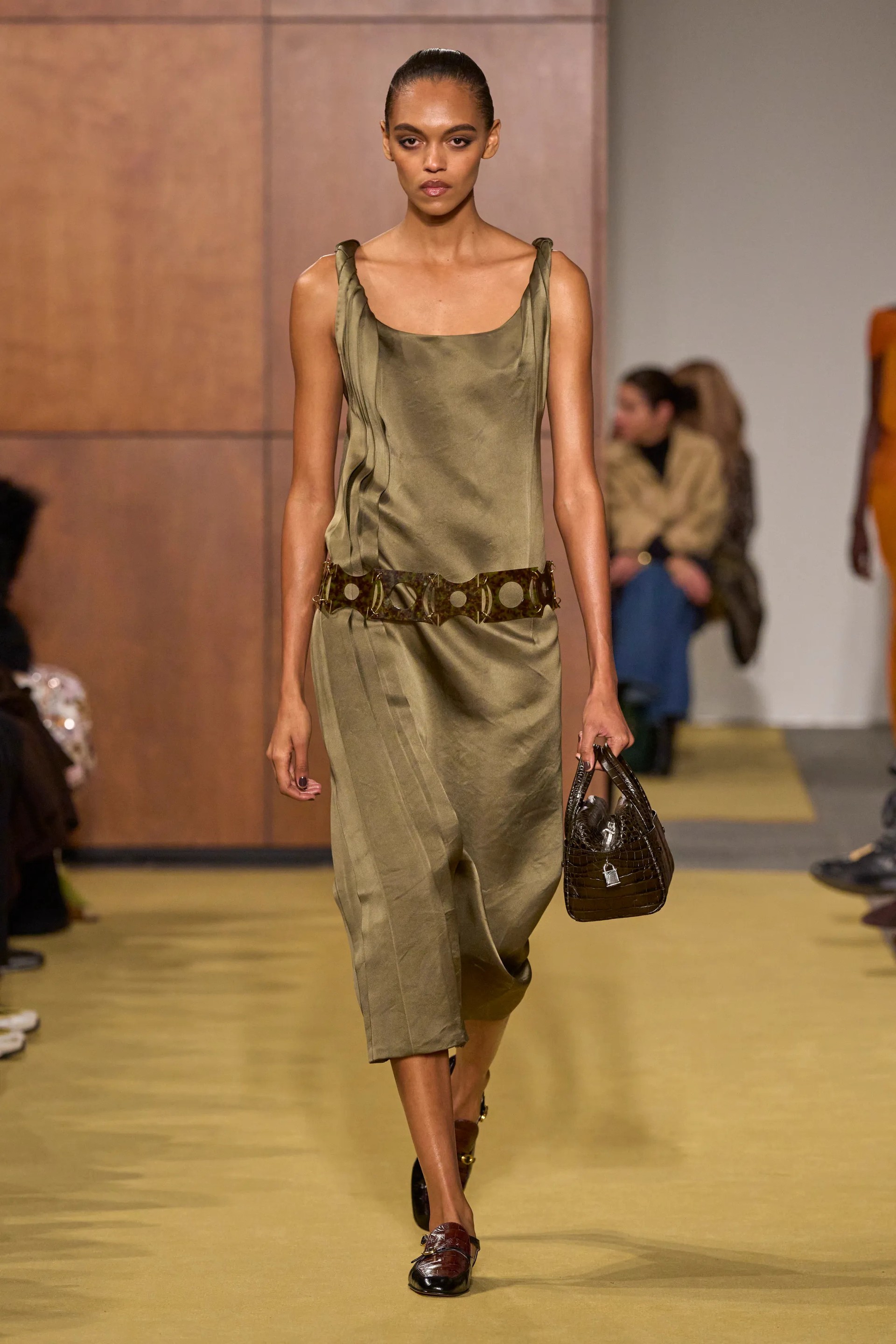 Hinh anh Những lớp thời gian đan xen trên sàn diễn 1