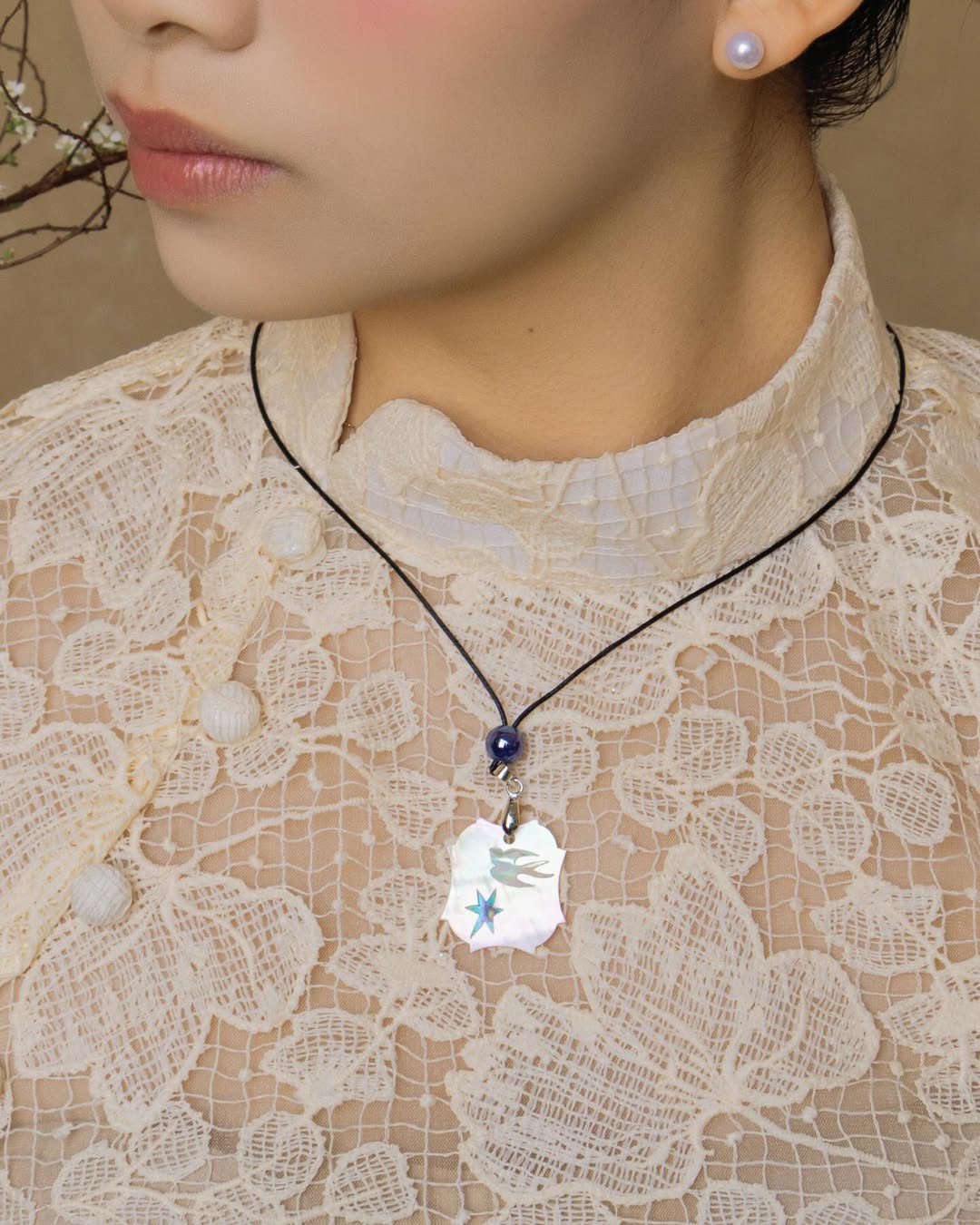 Hinh anh Phụ kiện thủ công Việt sánh đôi cùng áo dài dịp Tết 14