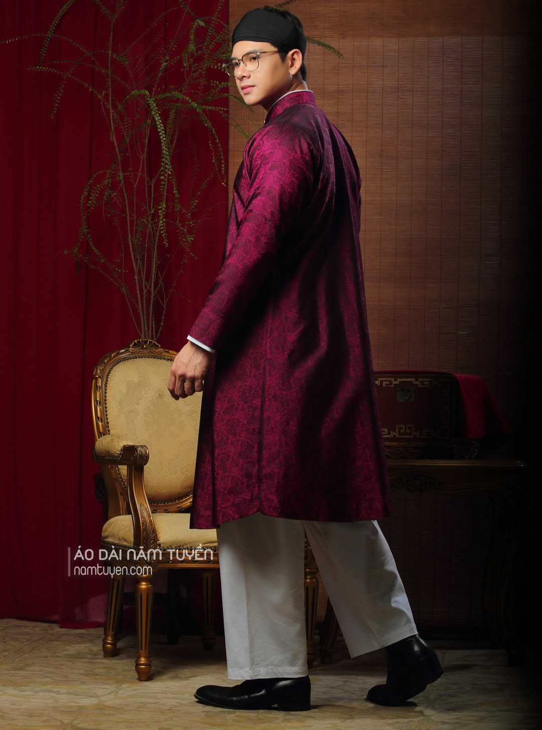 Hinh anh Tết 2026: Local Brands có gì cho áo dài nam? 6