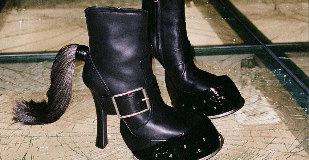 Hinh anh Lịch sử thời trang của những đôi giày cao gót kỳ ảo nhất từng xuất hiện trên sàn catwalk 16