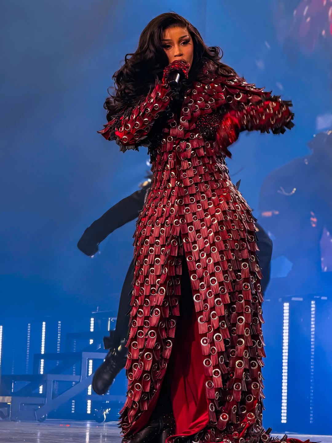 Hinh anh Cardi B khai màn “Little Miss Drama Tour” trong thiết kế độc quyền từ NTK Đỗ Long 2