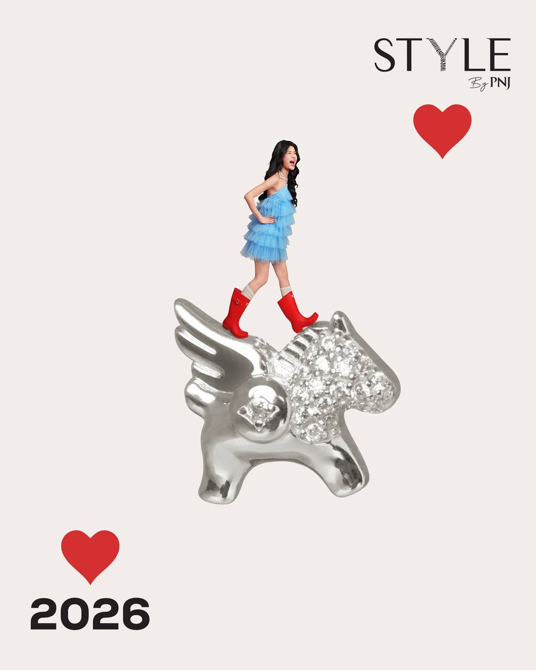 Hinh anh XÉO XỌ không tìm cách mô tả mùi hương bằng hình ảnh trực diện. Thay vào đó, Xuân Diệm Khai Hoa là sự chuyển hóa cảm giác khi hương lan nhẹ trên vải, khi những tầng lớp chồng lên nhau và để lại dư vị. Trang phục không chỉ để mặc, mà để đồng hành cùng các chị trong những khoảnh khắc xuất hiện trọn vẹn nhất 9