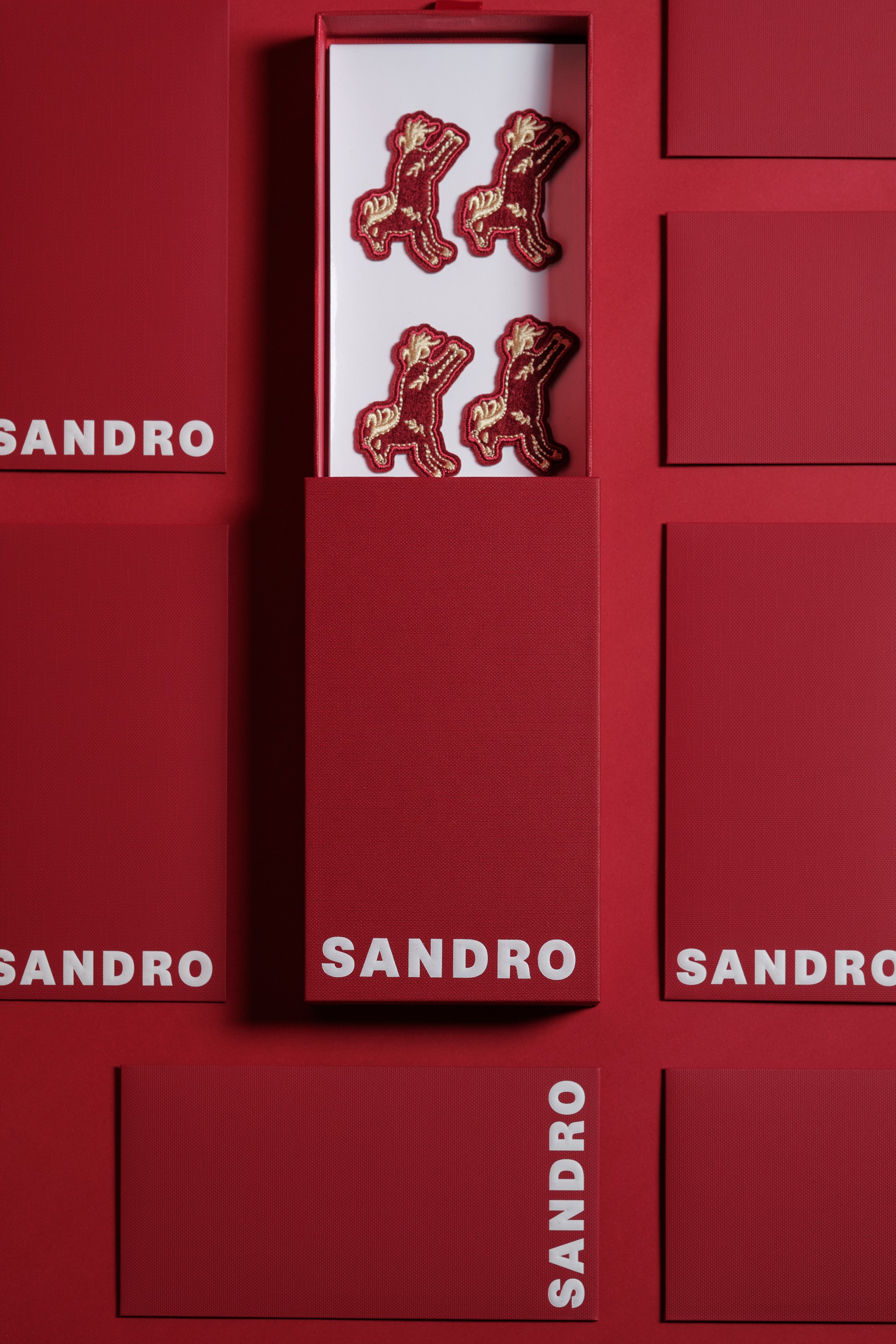 Hinh anh Các thương hiệu xa xỉ “branding bằng bao lì xì” như thế nào? 10