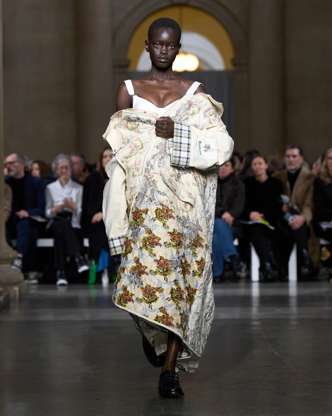 Hinh anh Erdem Fall 2026 và hai mươi thập kỷ "Chẳng khác những năm khác. Mỗi mùa đều là khám phá” 36