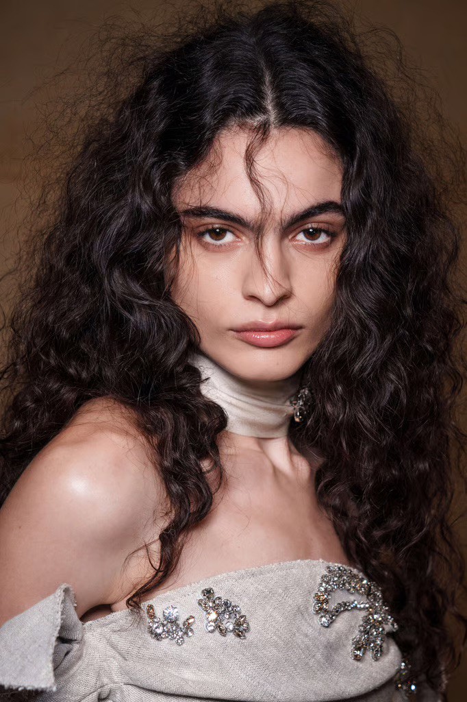 Hinh anh Erdem Fall 2026 và hai mươi thập kỷ "Chẳng khác những năm khác. Mỗi mùa đều là khám phá” 4