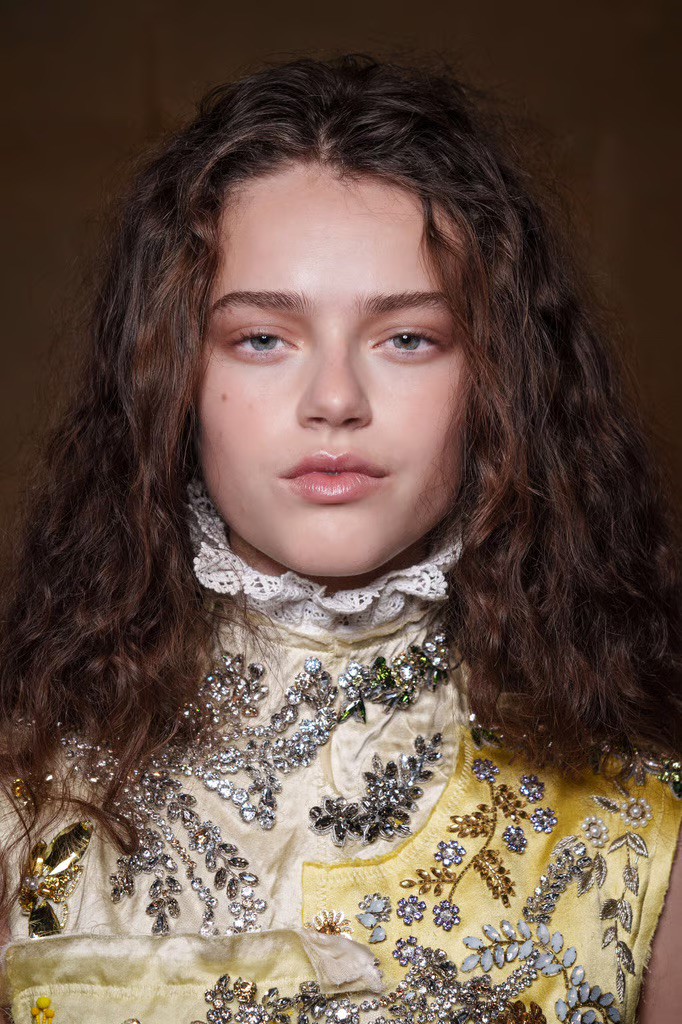 Hinh anh Erdem Fall 2026 và hai mươi thập kỷ "Chẳng khác những năm khác. Mỗi mùa đều là khám phá” 6