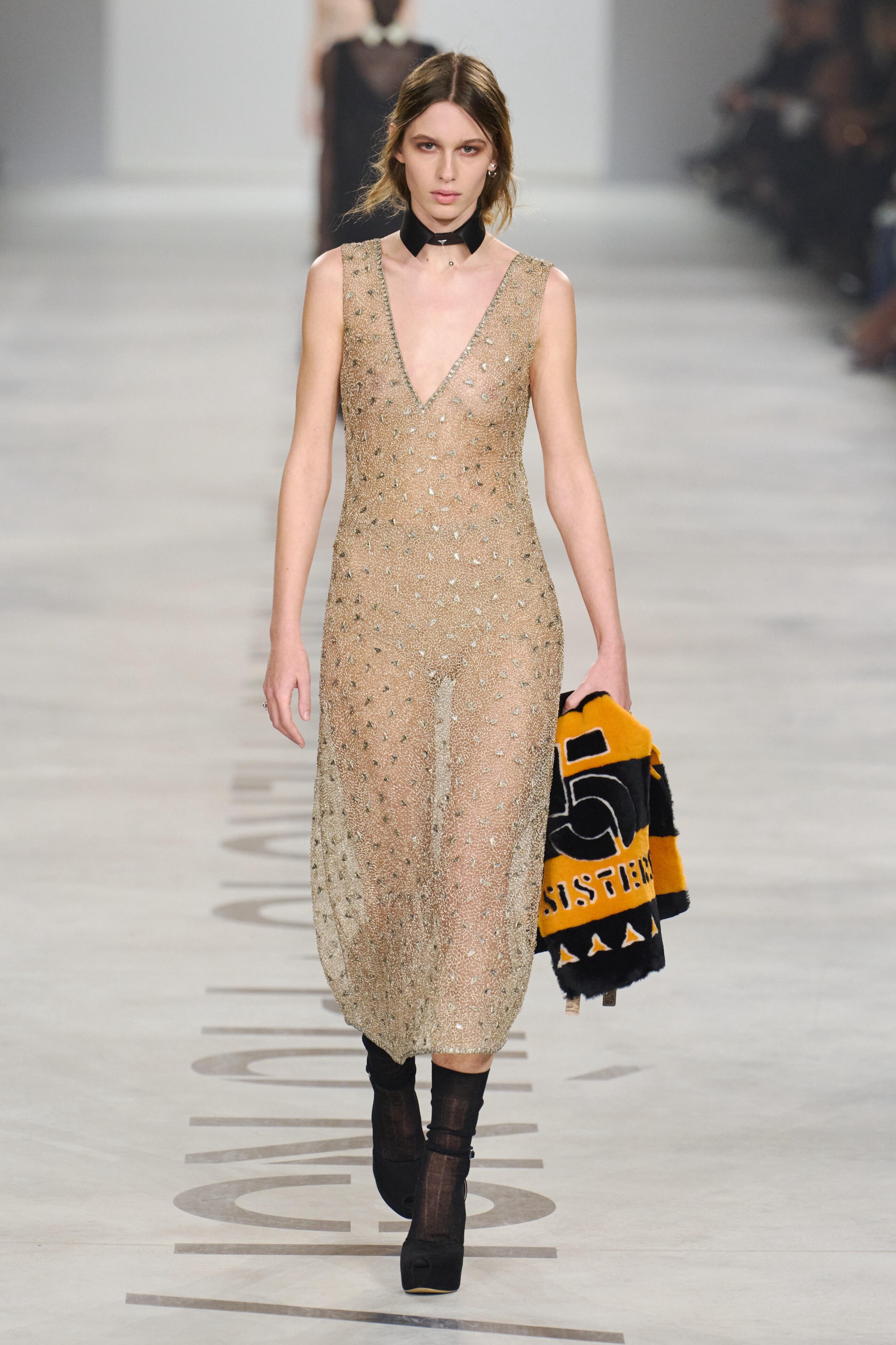 Hinh anh Fendi Thu Đông 2026: Di sản trăm năm của một tập thể sáng tạo 13