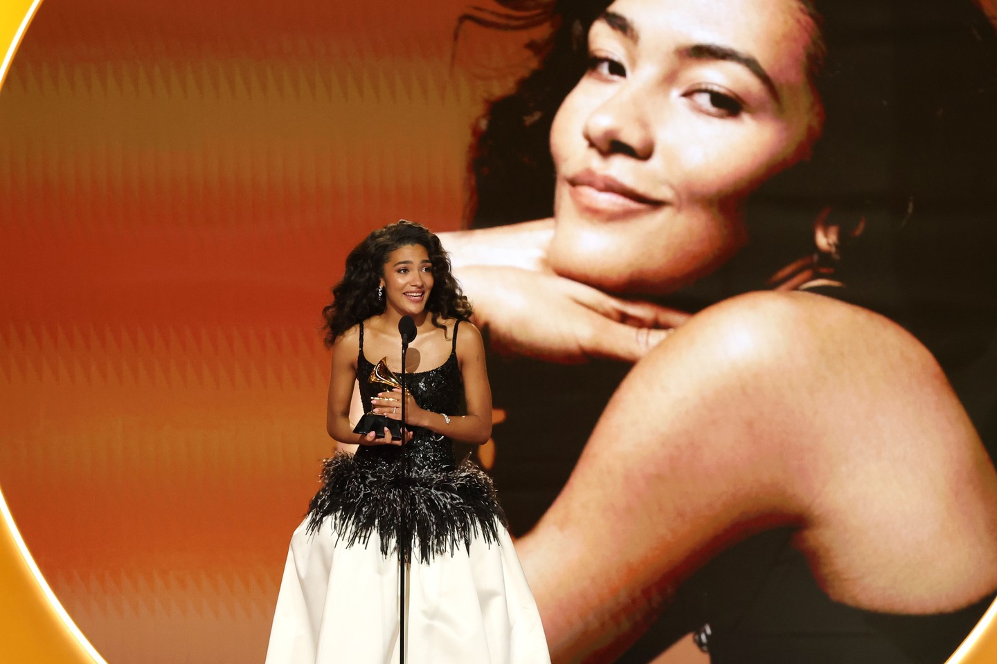 Hinh anh Grammy 2026 và những "nốt thăng" rực rỡ 2